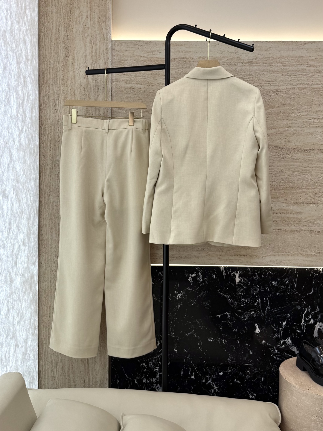 TF067#新款套装。
Max mara 70%醋酸 30% 羊毛 长袖西装外套 ➕长裤 套装 米白色 