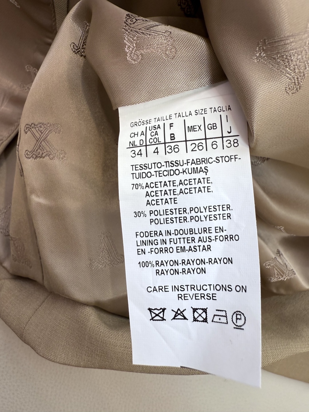 TF033#新款套装。
Max mara 70% 醋酸 长袖西装外套 ➕长裤 套装 卡其色 淡奶色 36