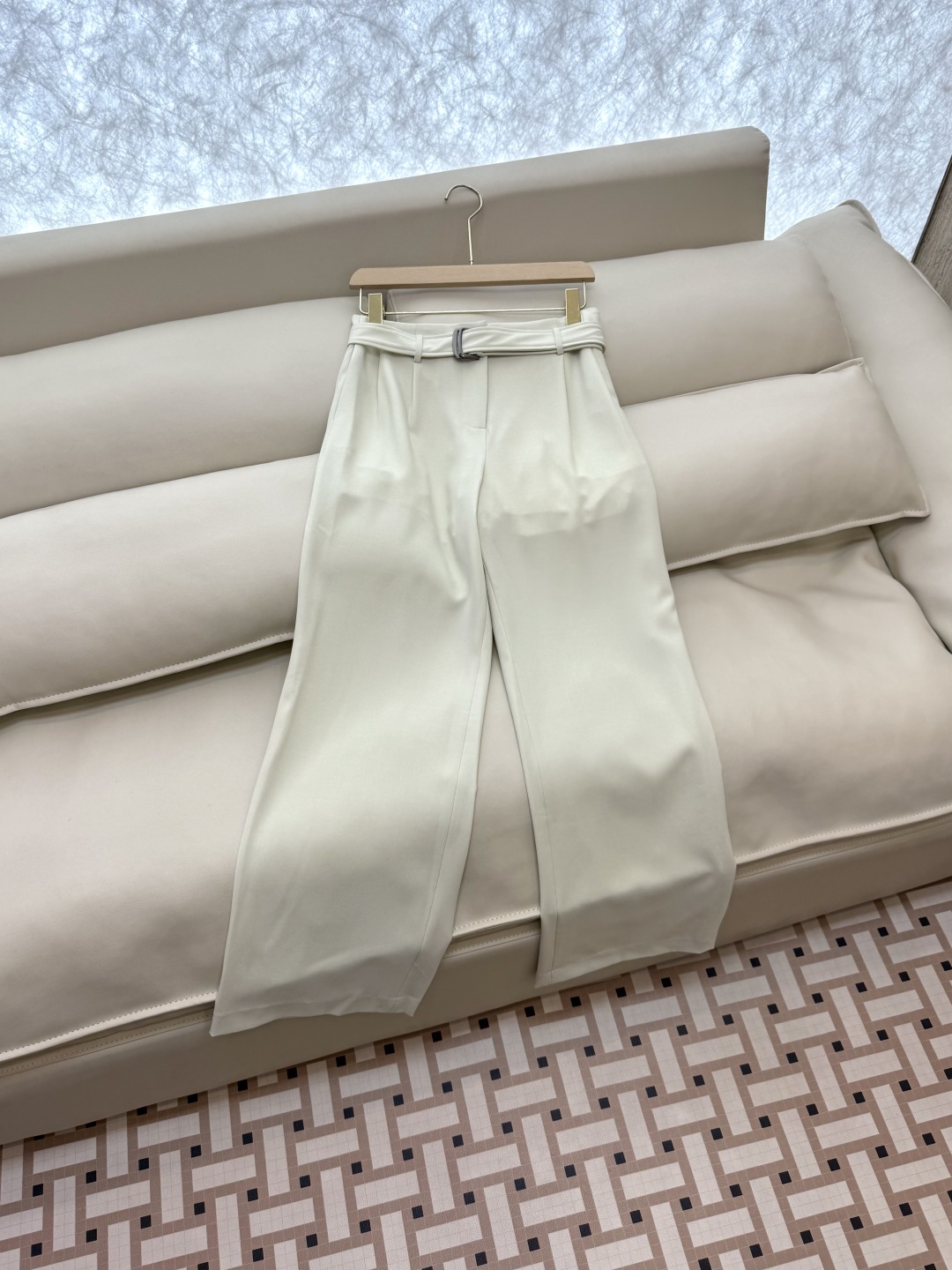 TF033#新款套装。
Max mara 70% 醋酸 长袖西装外套 ➕长裤 套装 卡其色 淡奶色 36