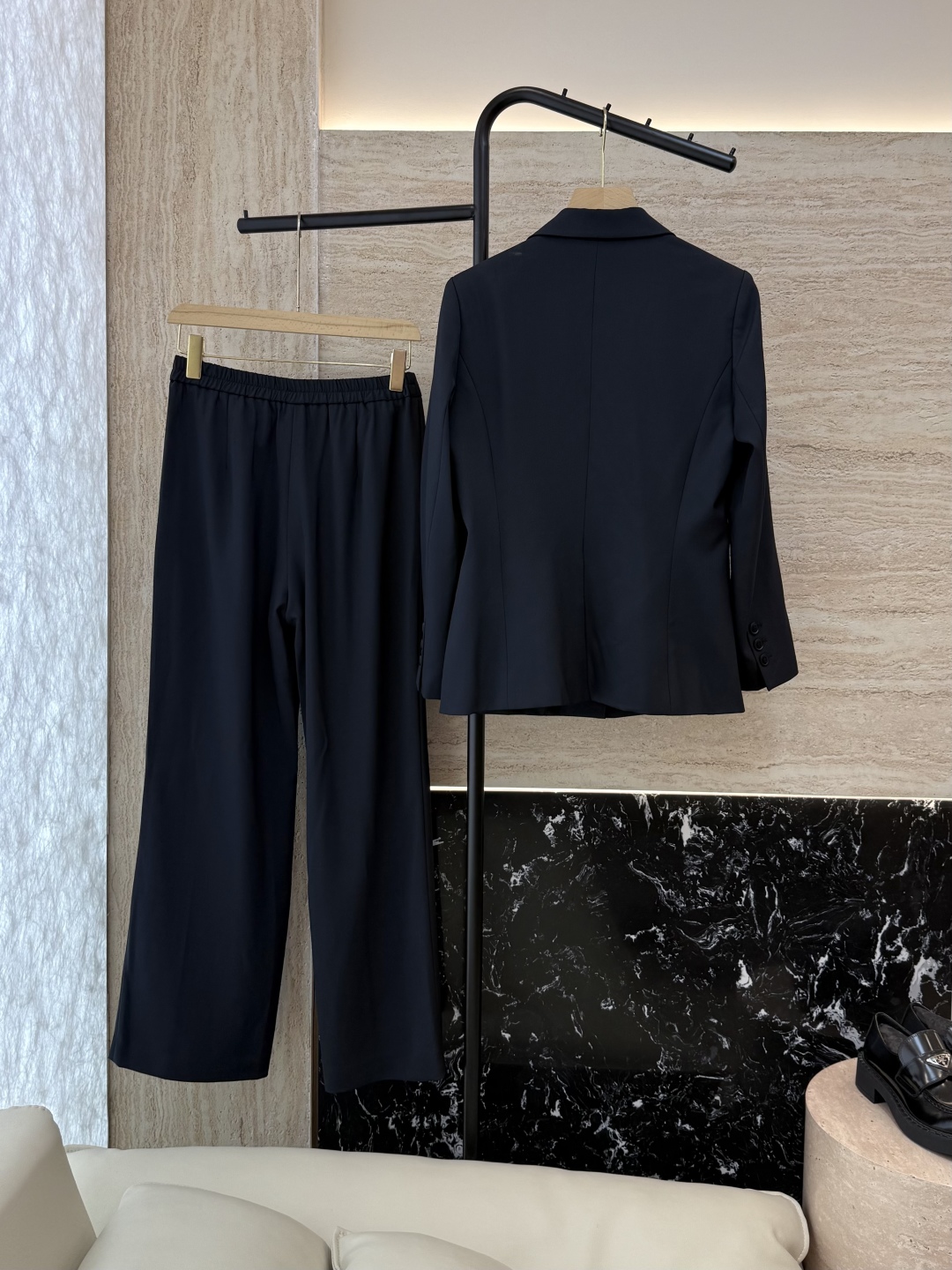 TF066#新款套装。
Max mara 70%醋酸长袖西装外套➕长裤套装 米白色 黑色 36/38/4
