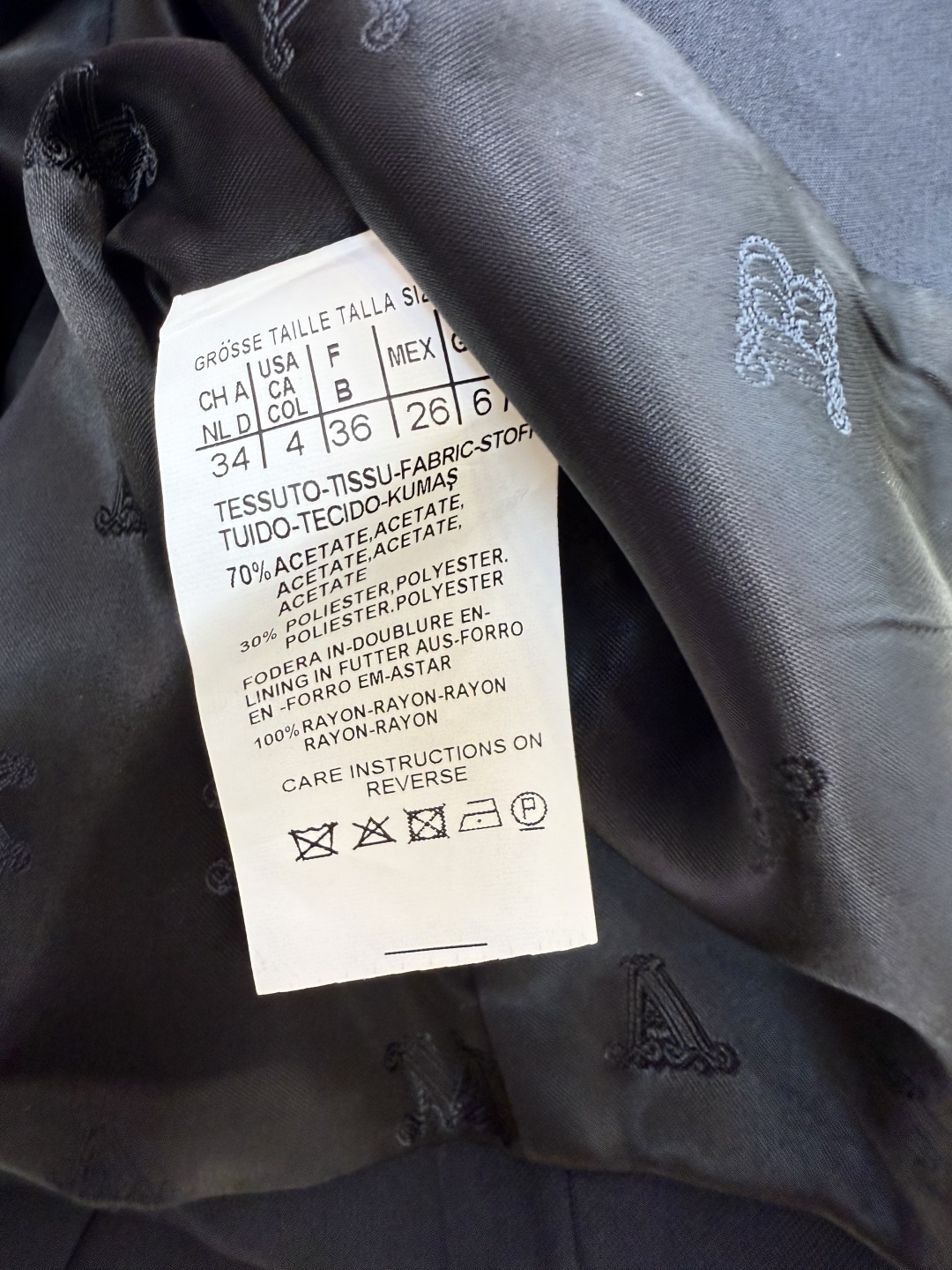 TF066#新款套装。
Max mara 70%醋酸长袖西装外套➕长裤套装 米白色 黑色 36/38/4