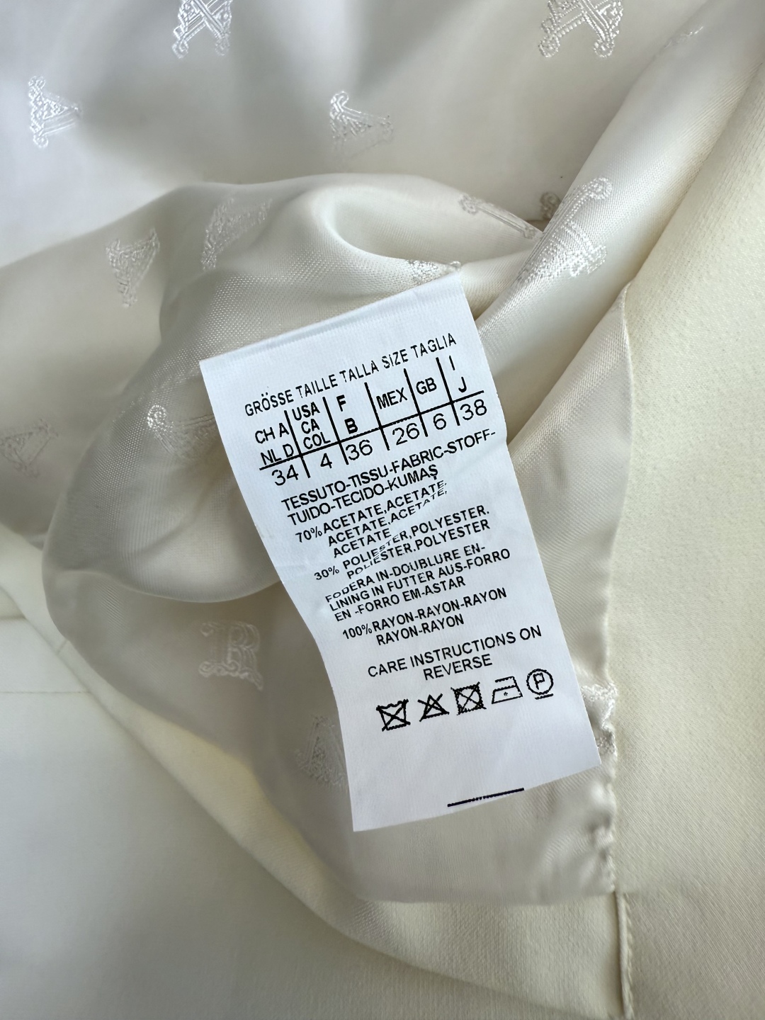 TF066#新款套装。
Max mara 70%醋酸长袖西装外套➕长裤套装 米白色 黑色 36/38/4