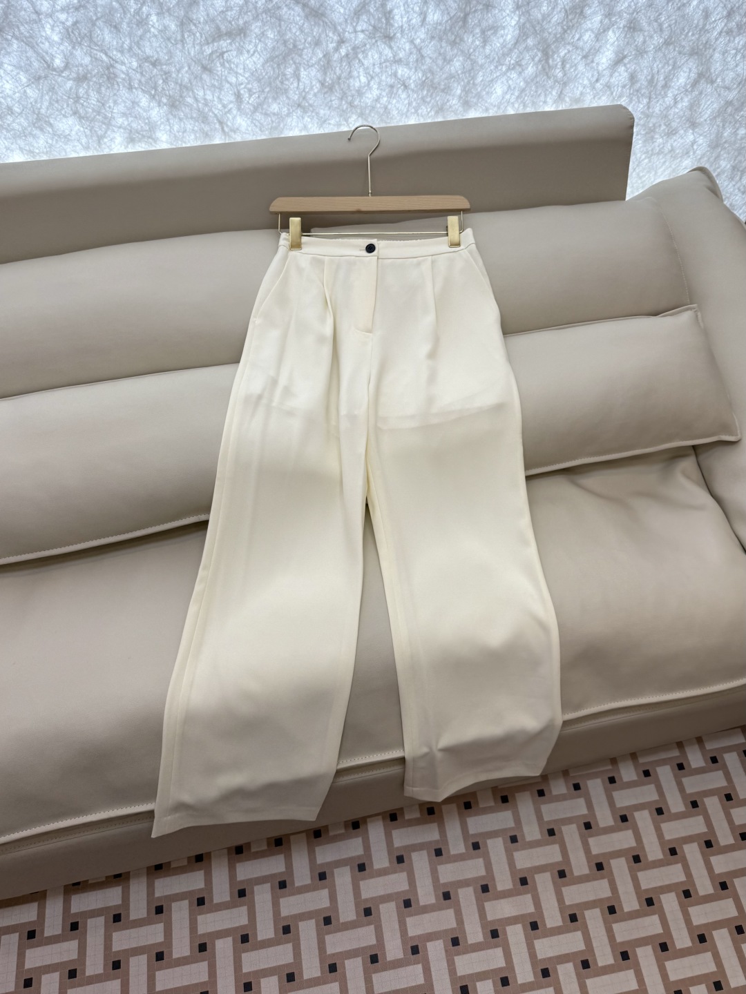 TF066#新款套装。
Max mara 70%醋酸长袖西装外套➕长裤套装 米白色 黑色 36/38/4