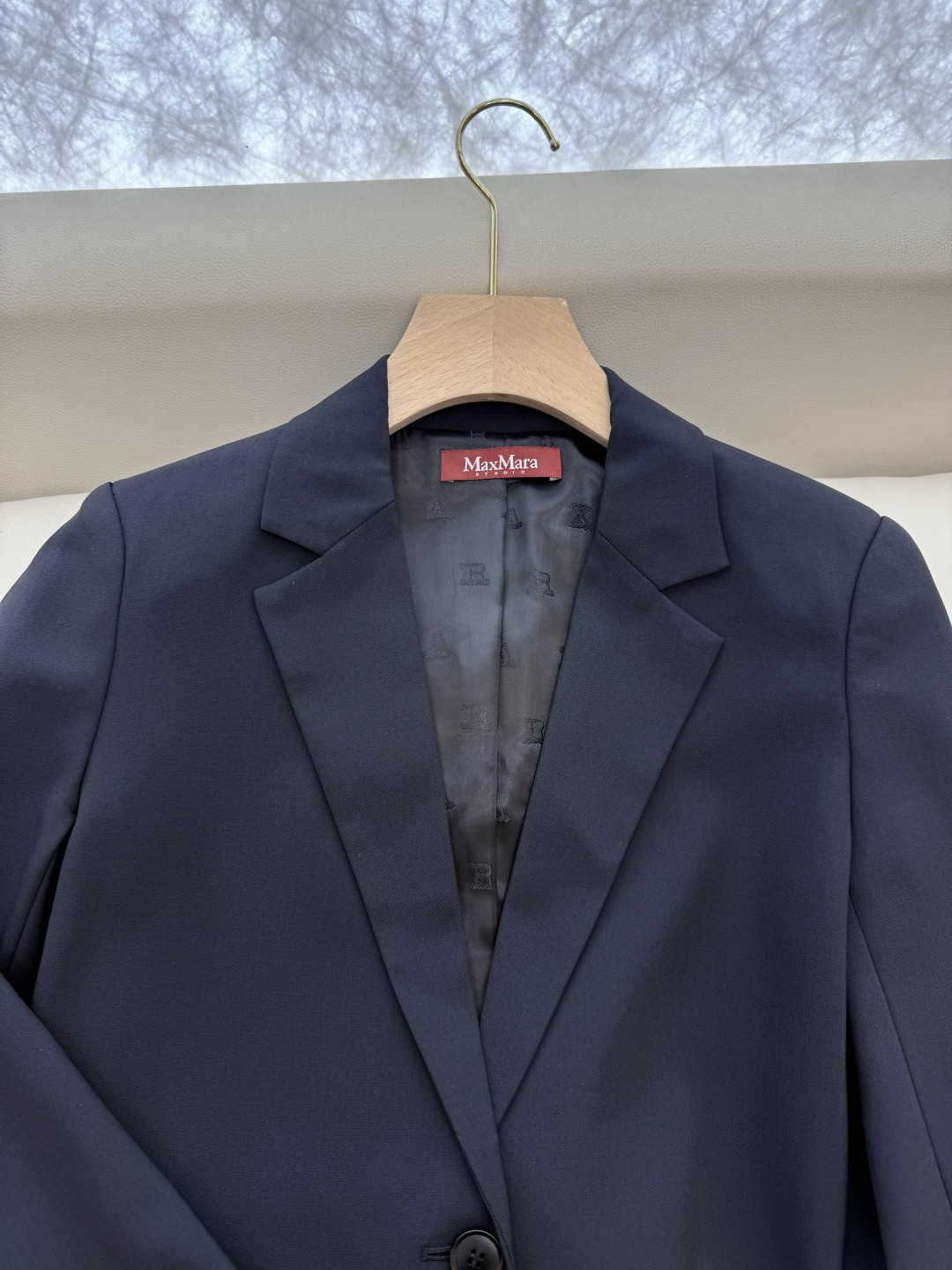 TF066#新款套装。
Max mara 70%醋酸长袖西装外套➕长裤套装 米白色 黑色 36/38/4