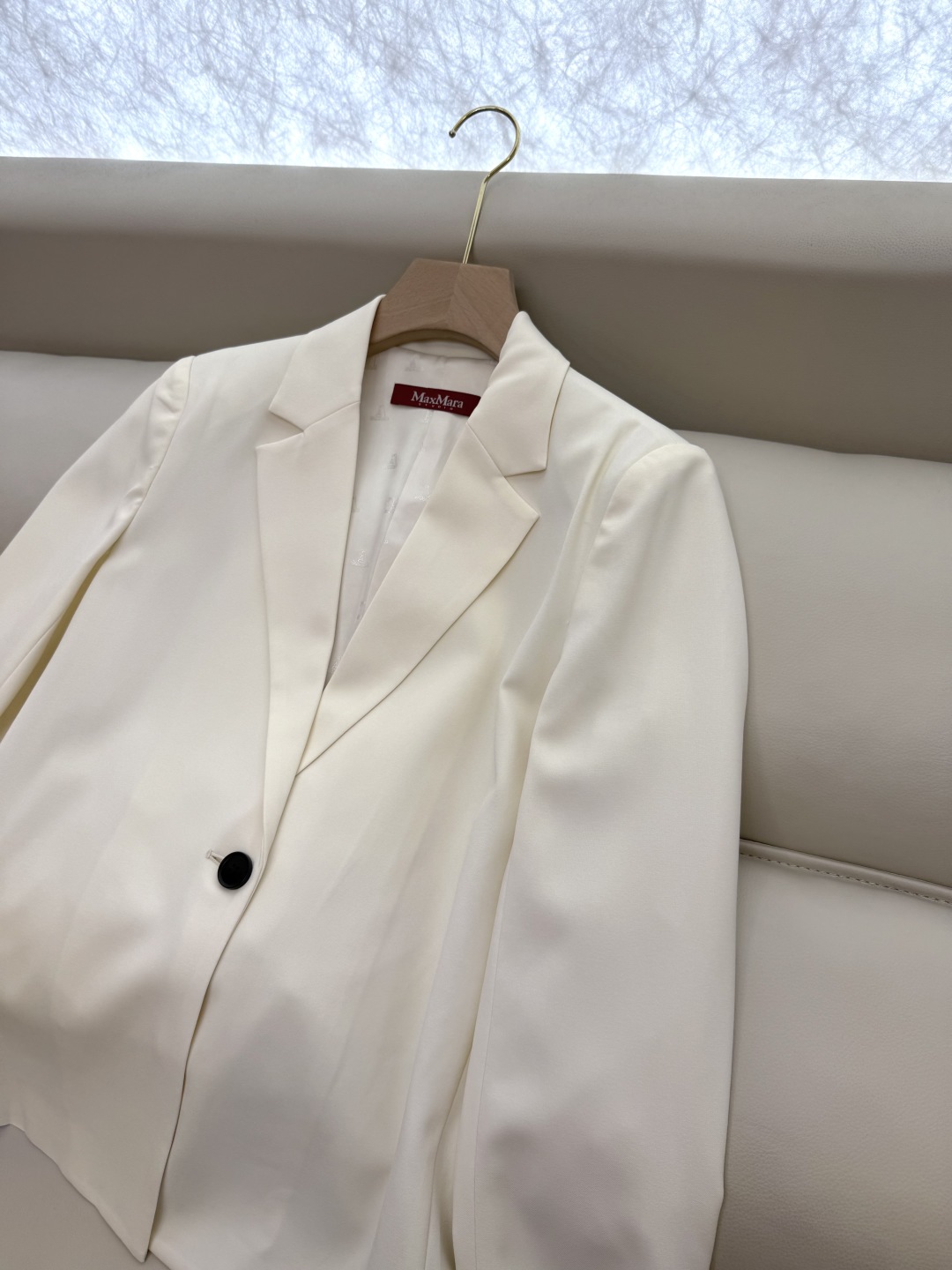 TF066#新款套装。
Max mara 70%醋酸长袖西装外套➕长裤套装 米白色 黑色 36/38/4