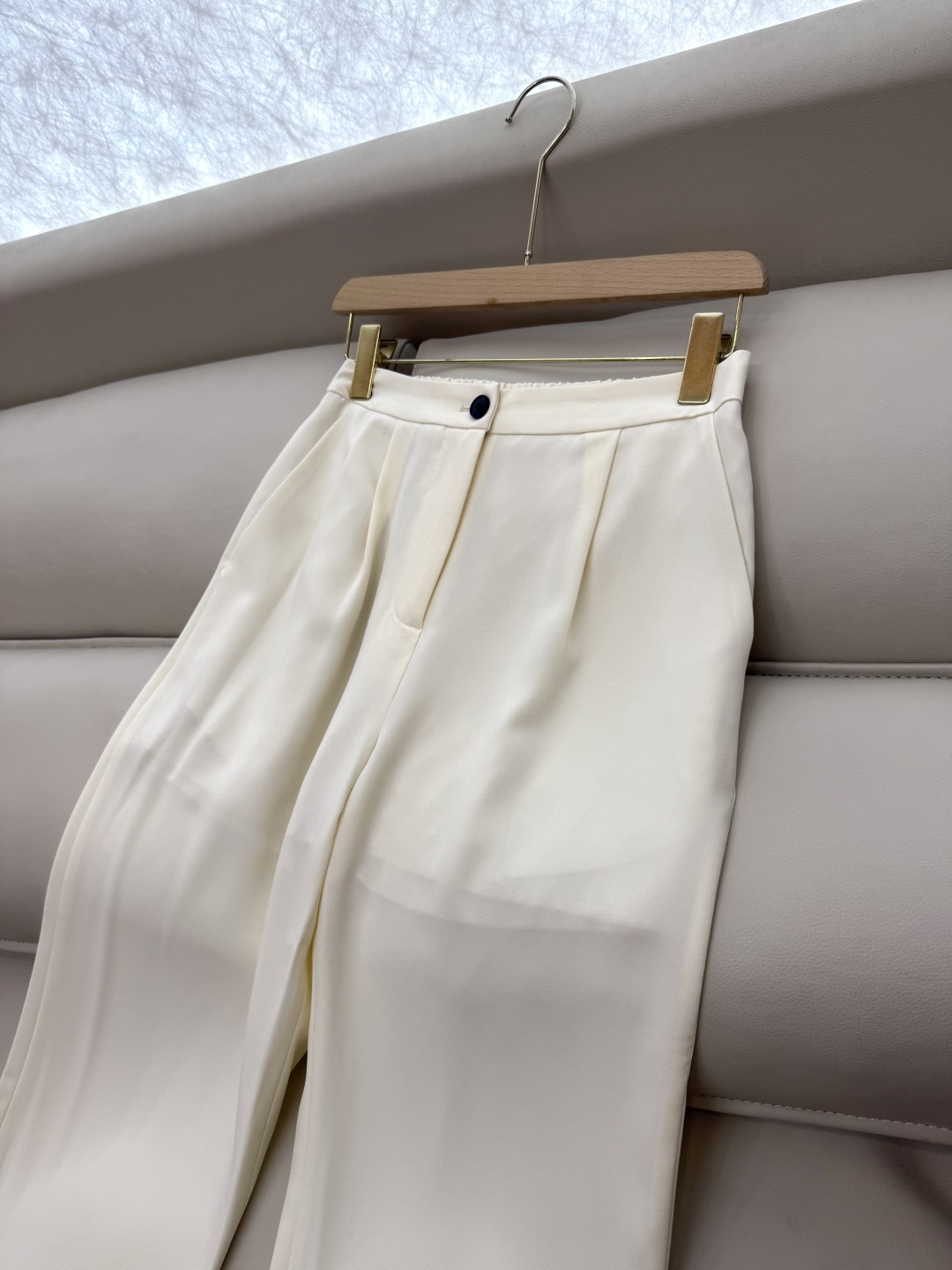 TF066#新款套装。
Max mara 70%醋酸长袖西装外套➕长裤套装 米白色 黑色 36/38/4