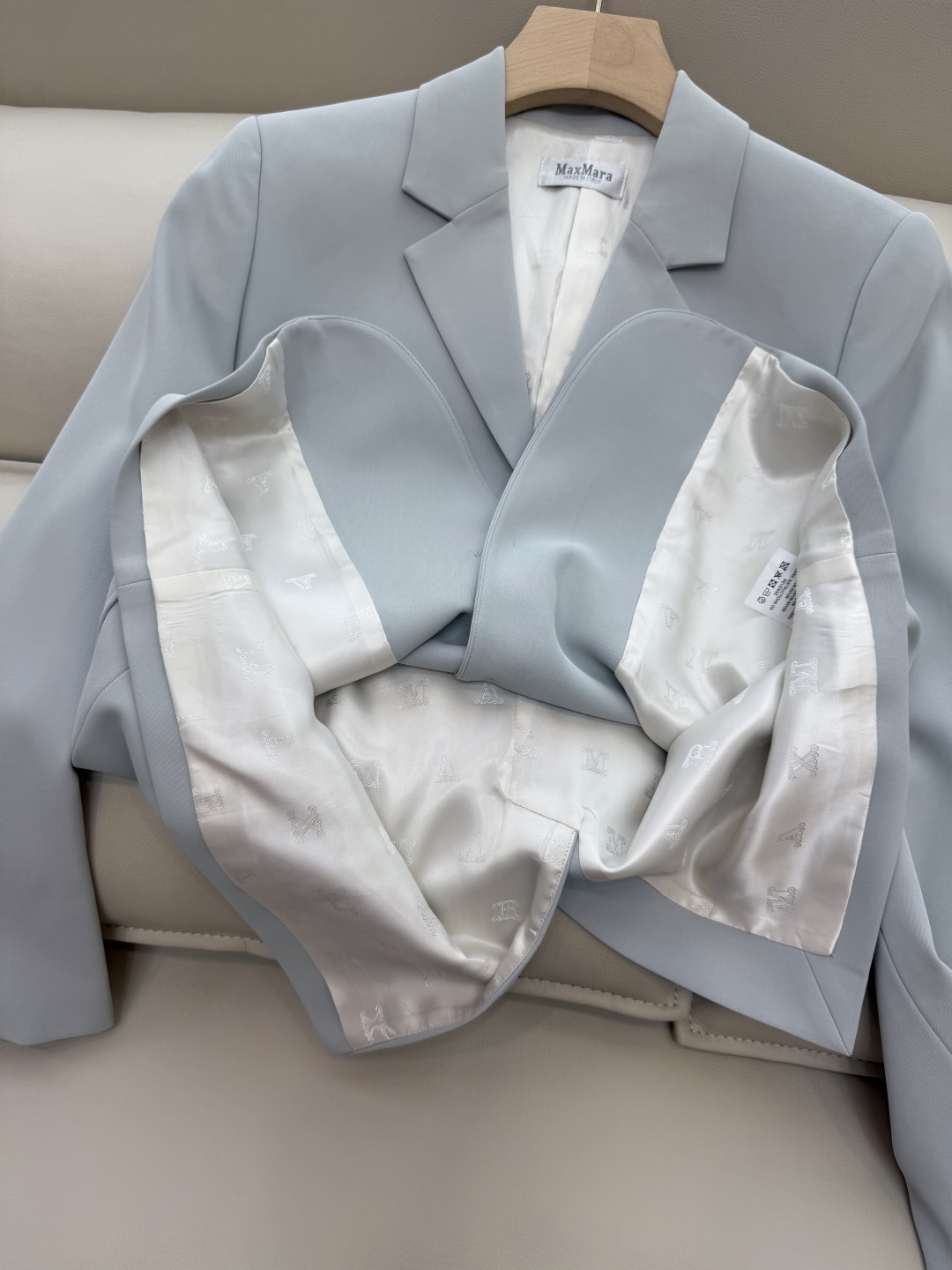 TF027#新款套装。
Max mara 85% 醋酸长袖西装外套➕长裤套装 雾霾蓝 36/38/40/