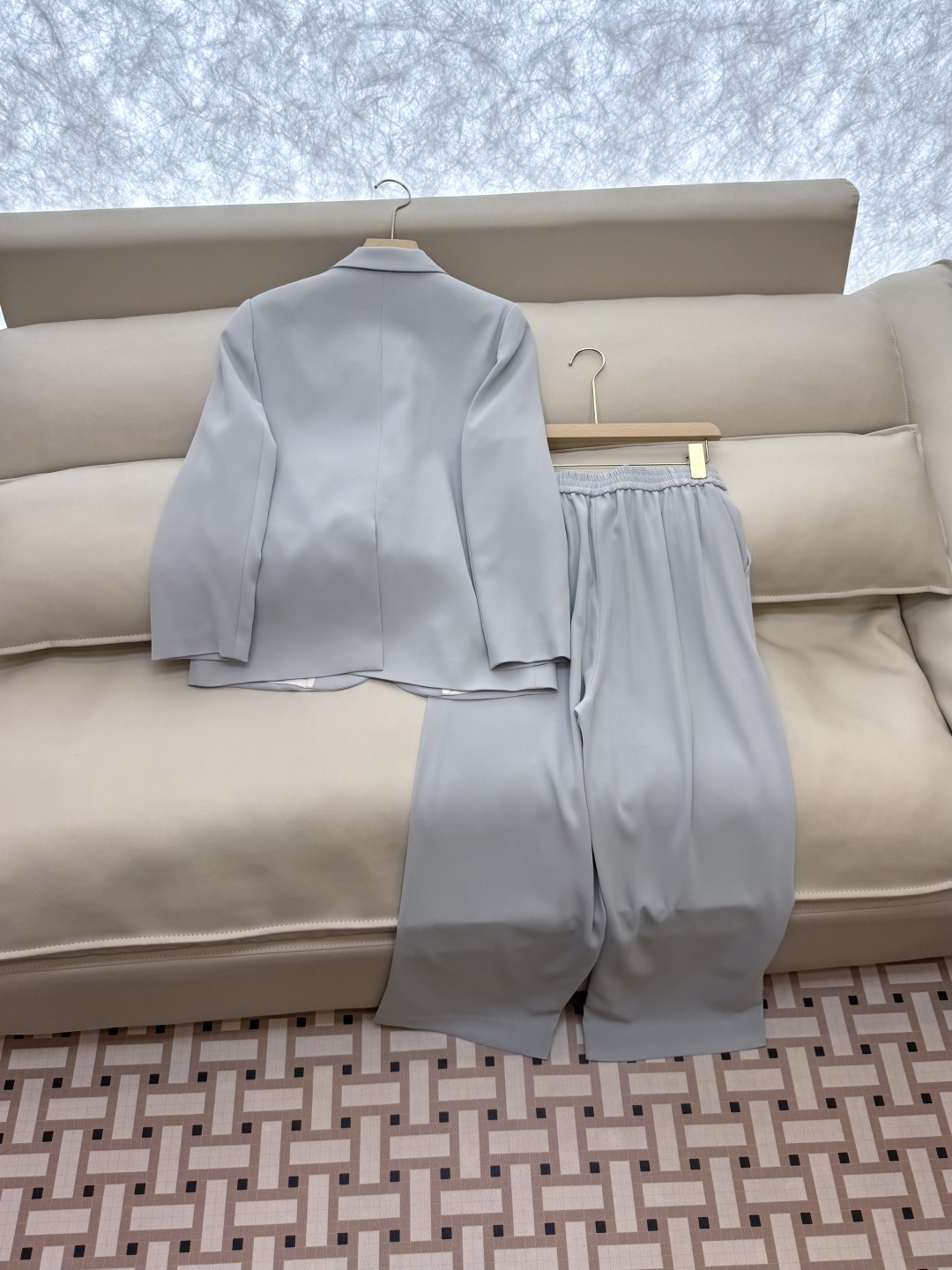 TF027#新款套装。
Max mara 85% 醋酸长袖西装外套➕长裤套装 雾霾蓝 36/38/40/