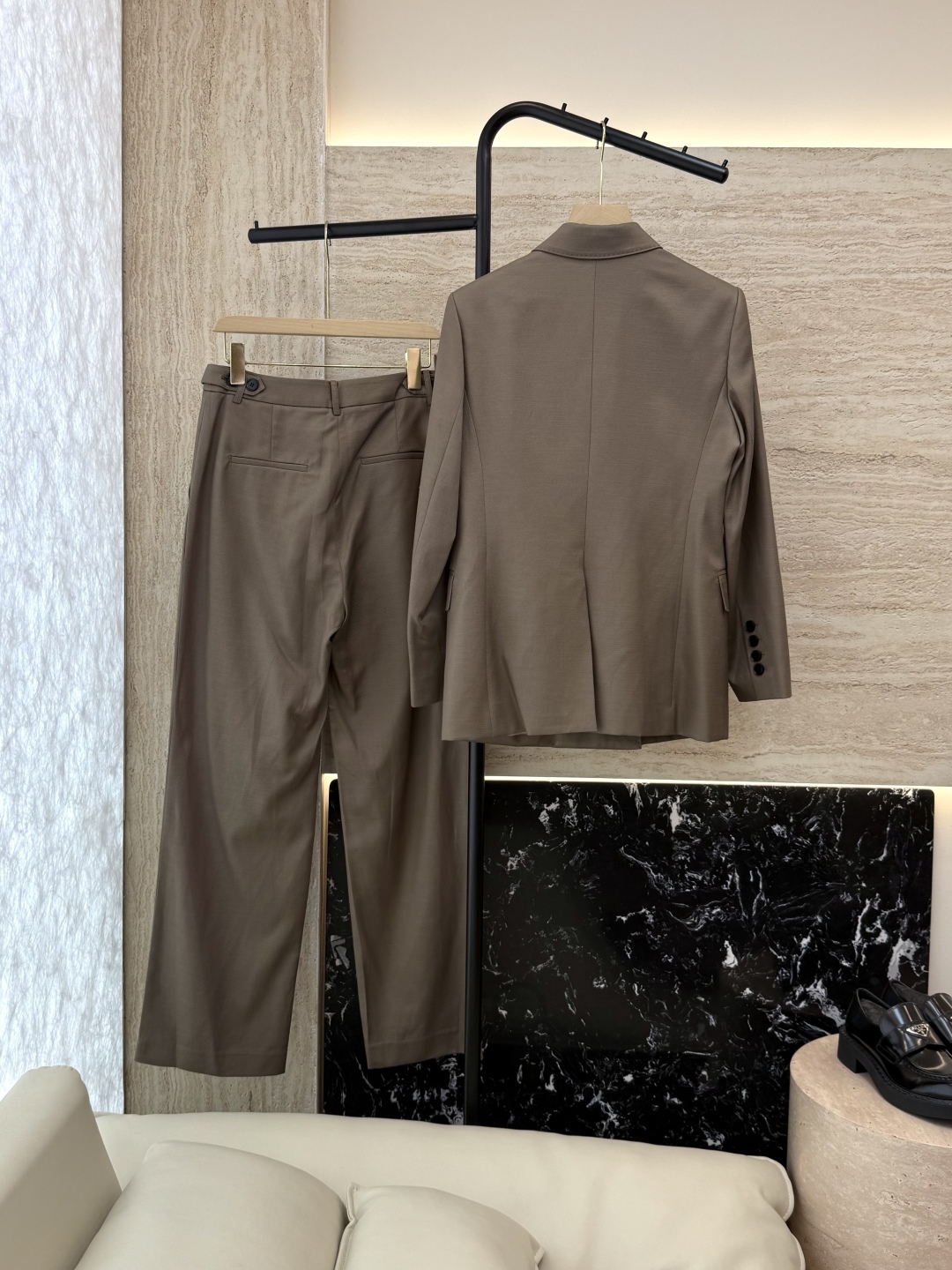 TF079#新款套装。
Max mara 70% 麻 30% 羊毛 长袖西装外套 ➕长裤 套装 米白色 