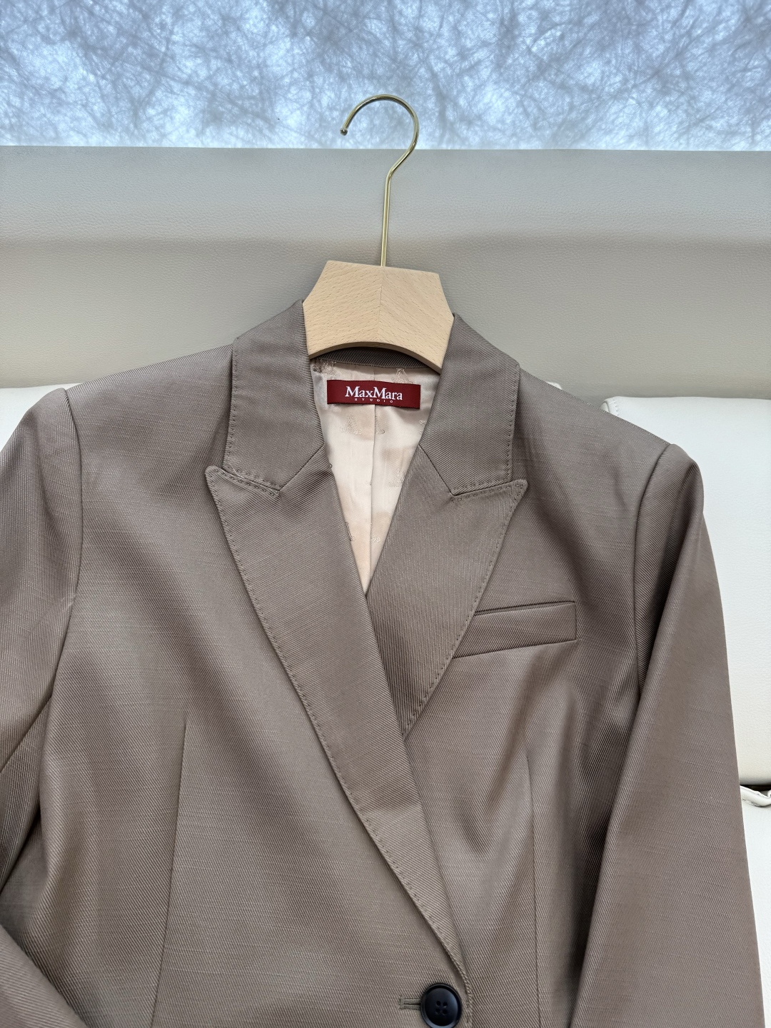 TF079#新款套装。
Max mara 70% 麻 30% 羊毛 长袖西装外套 ➕长裤 套装 米白色 