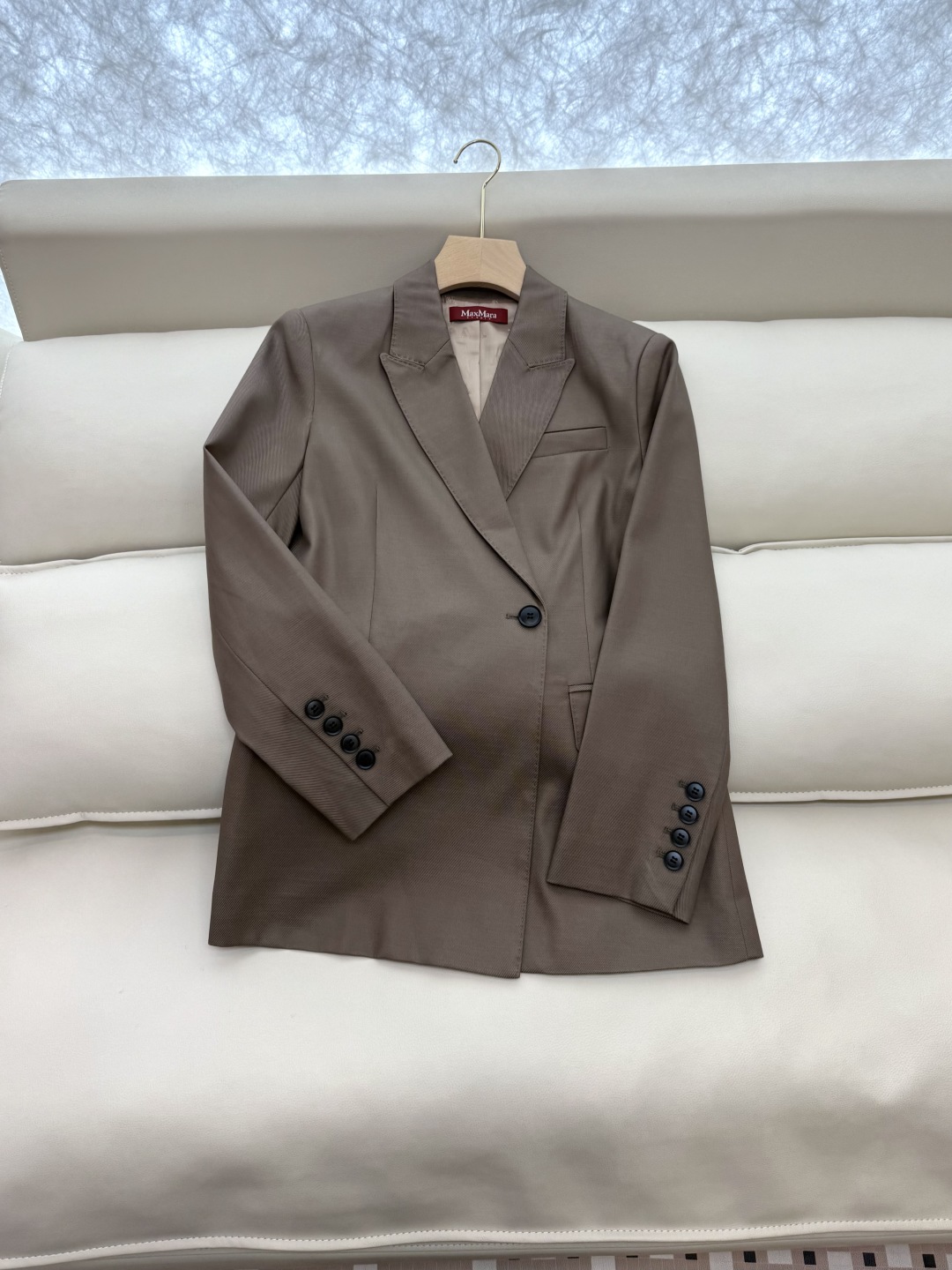 TF079#新款套装。
Max mara 70% 麻 30% 羊毛 长袖西装外套 ➕长裤 套装 米白色 