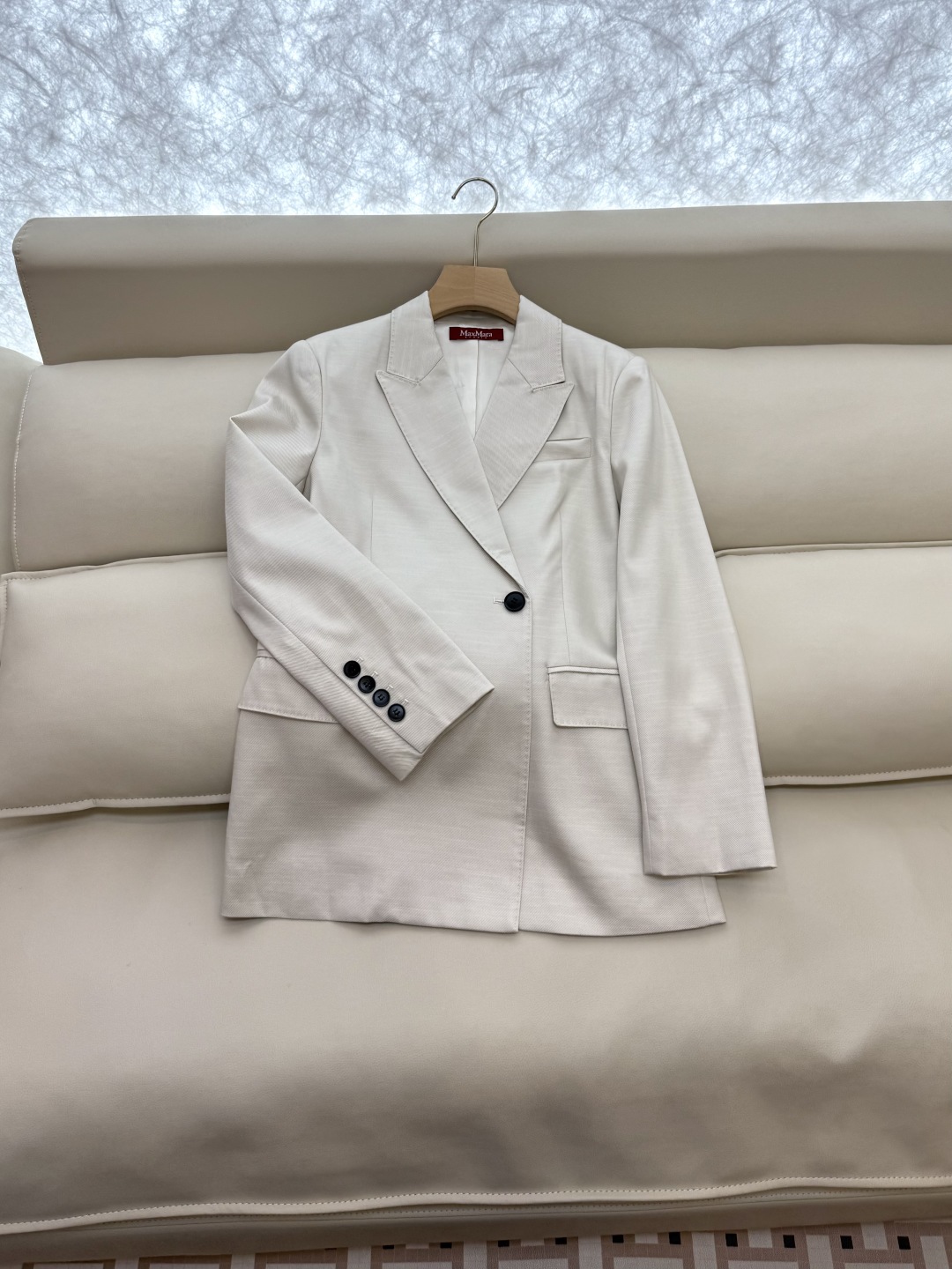 TF079#新款套装。
Max mara 70% 麻 30% 羊毛 长袖西装外套 ➕长裤 套装 米白色 