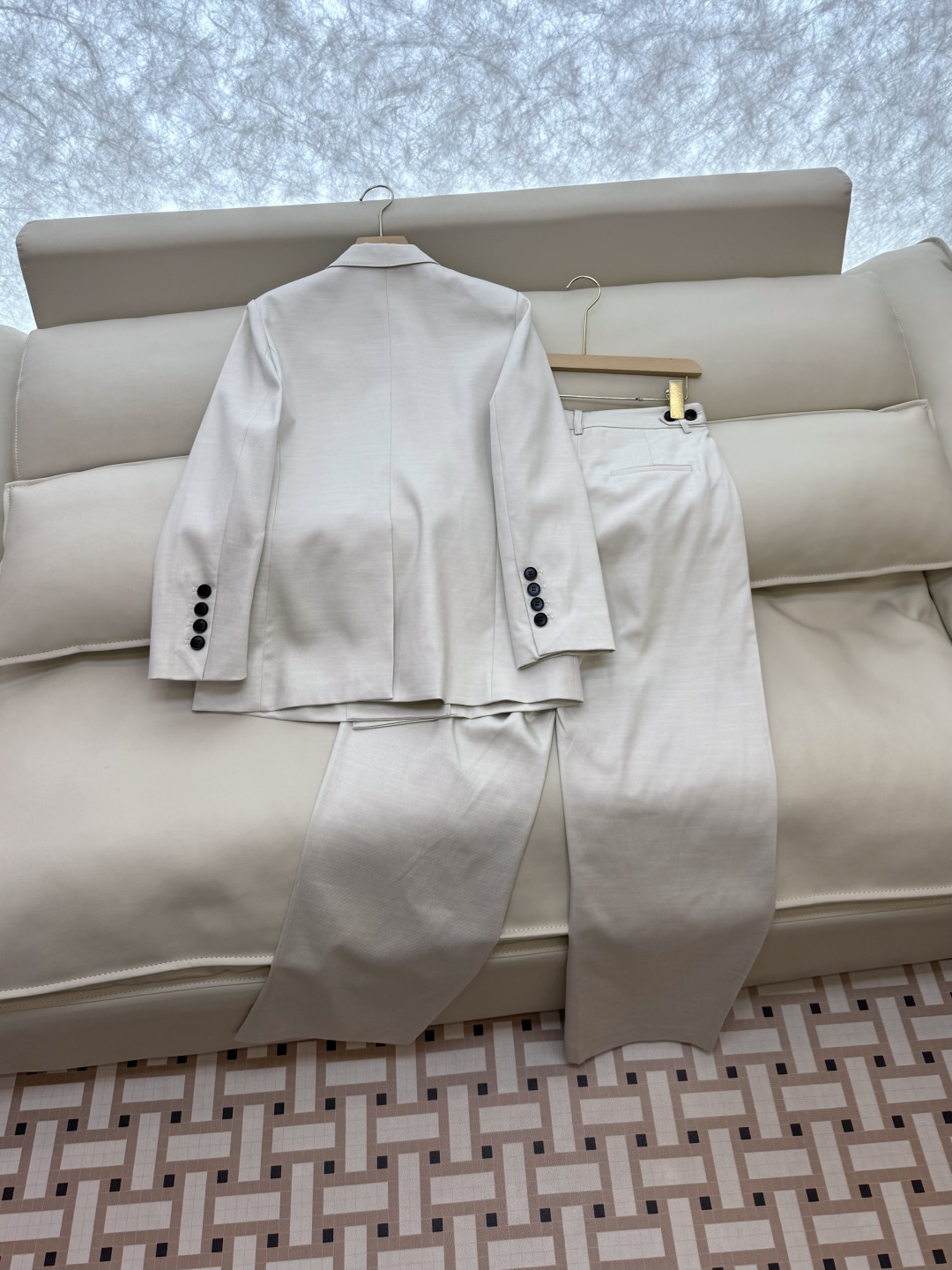 TF079#新款套装。
Max mara 70% 麻 30% 羊毛 长袖西装外套 ➕长裤 套装 米白色 