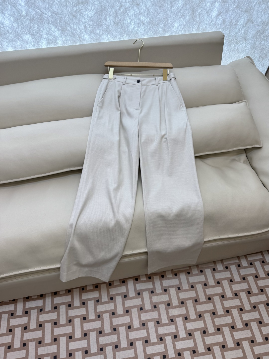 TF079#新款套装。
Max mara 70% 麻 30% 羊毛 长袖西装外套 ➕长裤 套装 米白色 