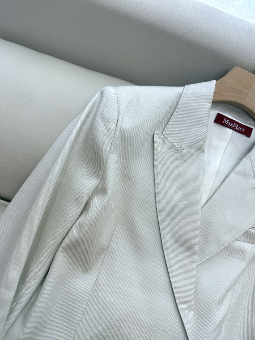 TF079#新款套装。
Max mara 70% 麻 30% 羊毛 长袖西装外套 ➕长裤 套装 米白色 