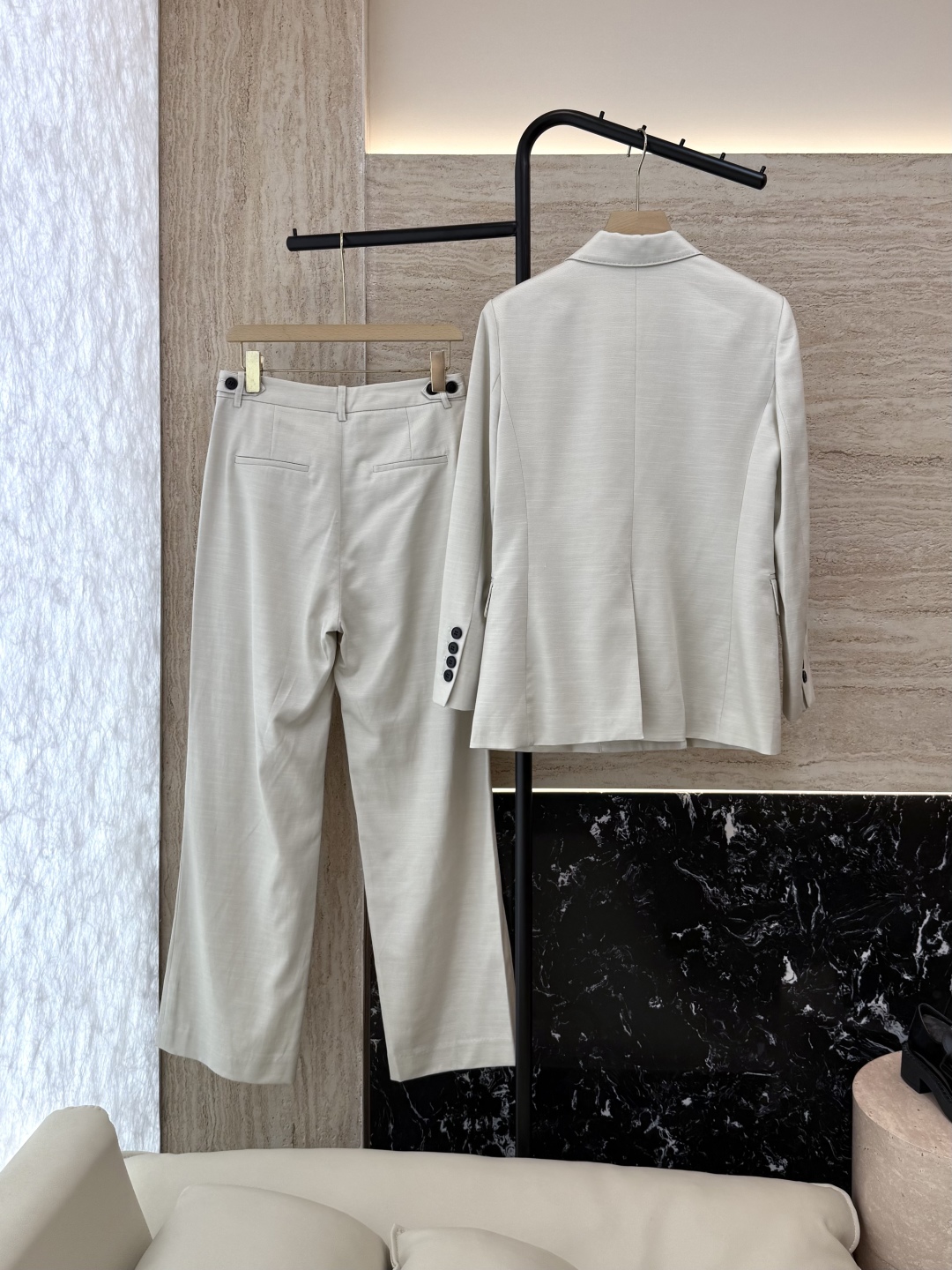 TF079#新款套装。
Max mara 70% 麻 30% 羊毛 长袖西装外套 ➕长裤 套装 米白色 