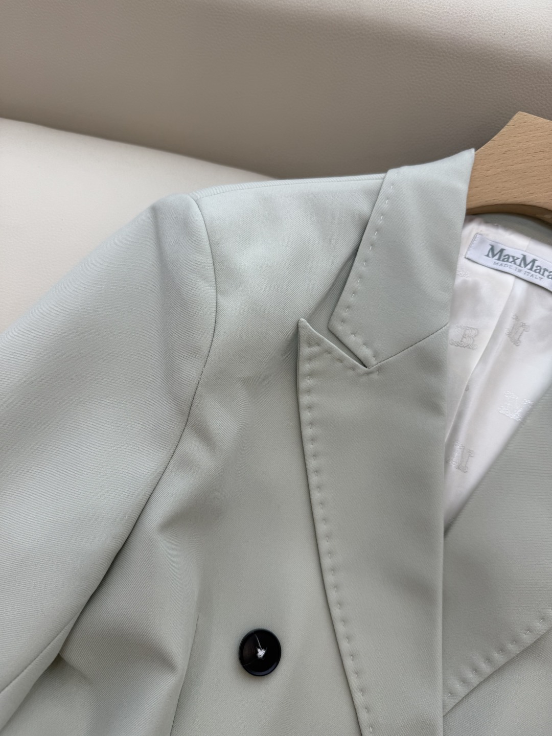 TF033A#新款外套。
Max mara 60%羊毛 长袖西装外套 薄荷绿 米白色 36/38/40/