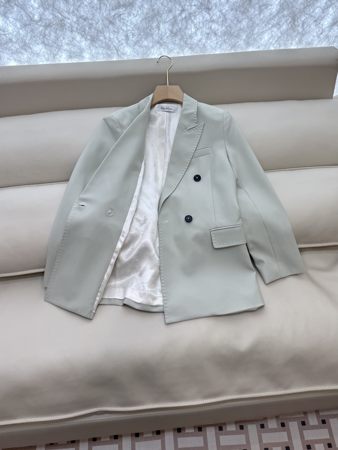 TF033A#新款外套。
Max mara 60%羊毛 长袖西装外套 薄荷绿 米白色 36/38/40/