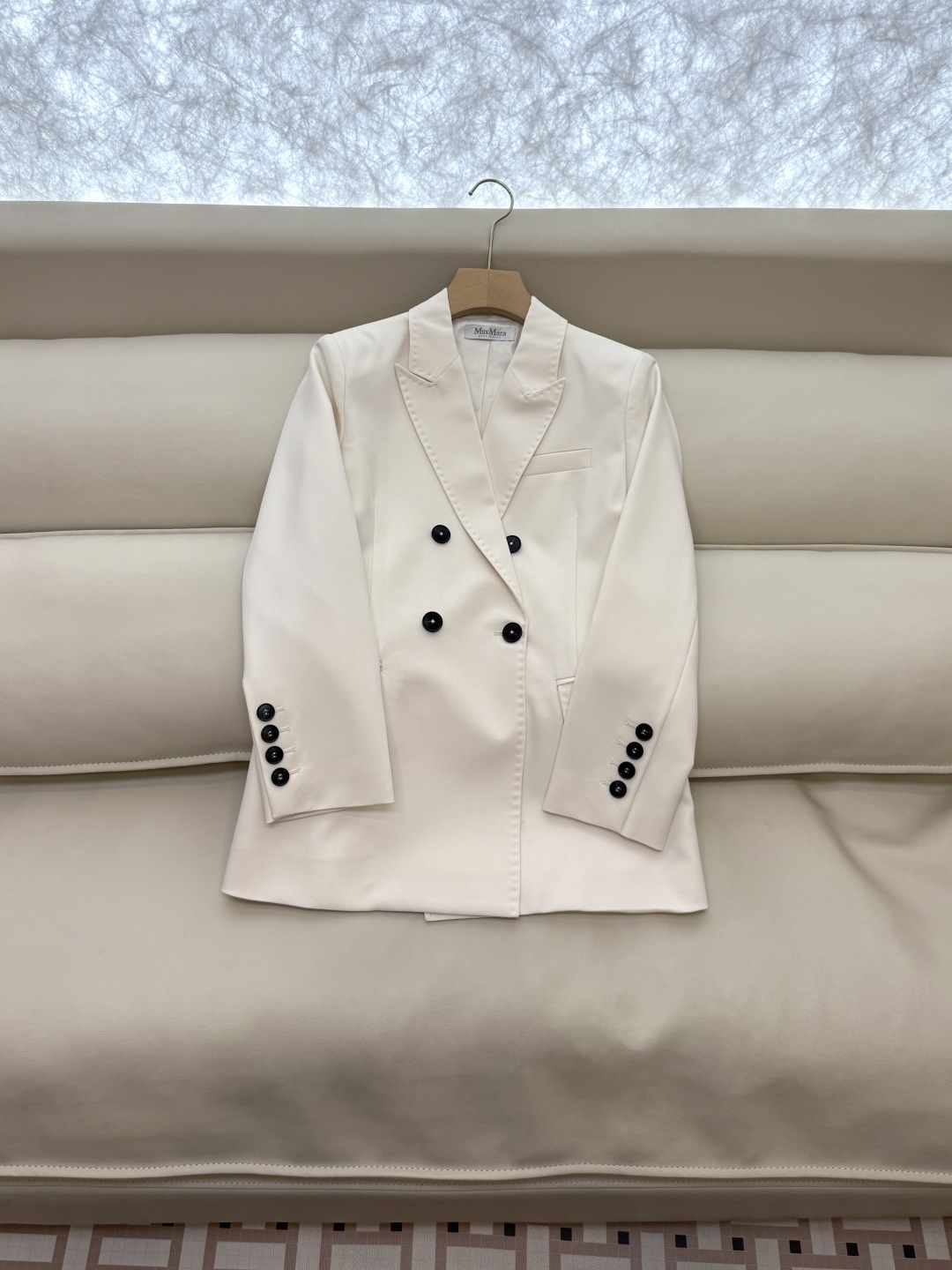 TF033A#新款外套。
Max mara 60%羊毛 长袖西装外套 薄荷绿 米白色 36/38/40/