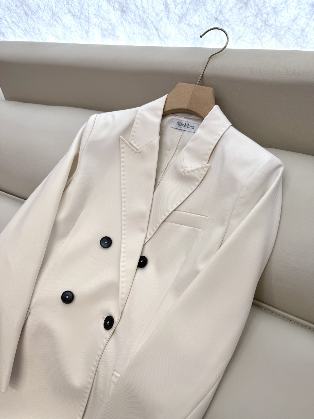 TF033A#新款外套。
Max mara 60%羊毛 长袖西装外套 薄荷绿 米白色 36/38/40/