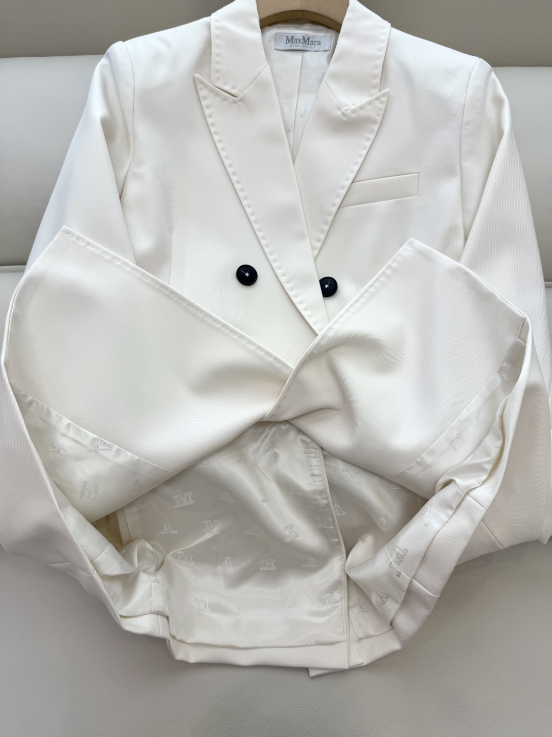 TF033A#新款外套。
Max mara 60%羊毛 长袖西装外套 薄荷绿 米白色 36/38/40/