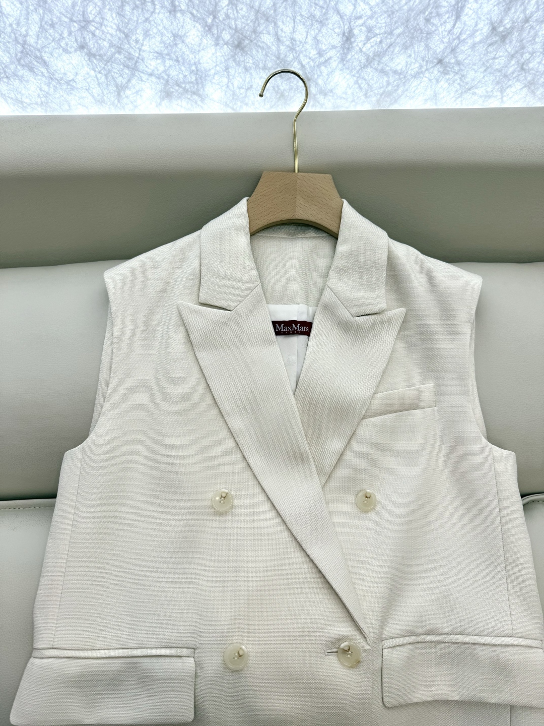 TF072#新款套装。
Max mara 68%亚麻 32%真丝 无袖马甲外套 ➕长裤 套装 焦糖色 米