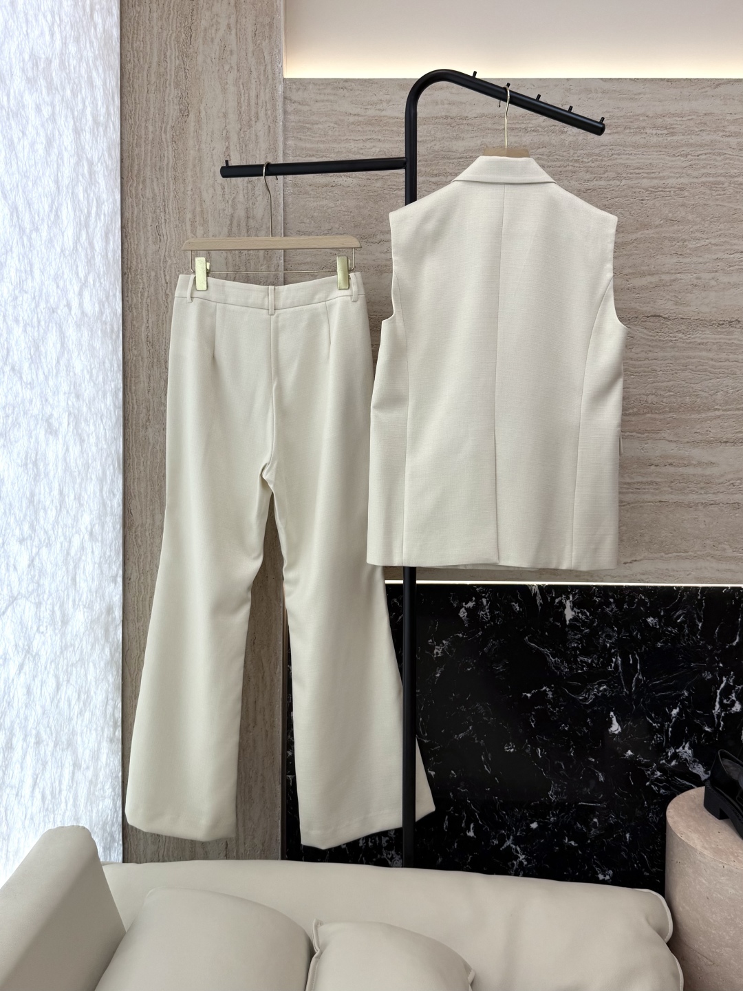 TF072#新款套装。
Max mara 68%亚麻 32%真丝 无袖马甲外套 ➕长裤 套装 焦糖色 米