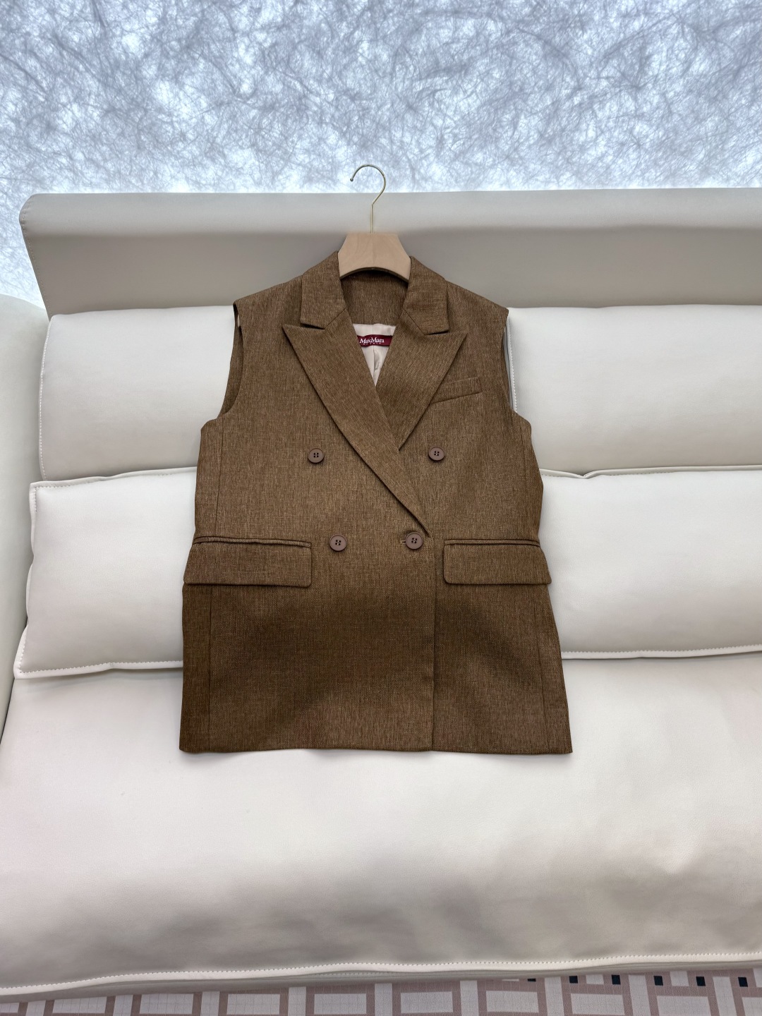 TF072#新款套装。
Max mara 68%亚麻 32%真丝 无袖马甲外套 ➕长裤 套装 焦糖色 米