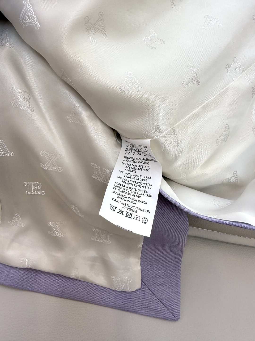 TF060#新款套装。
Max mara 60%醋酸 30% 羊毛 长袖西装外套➕短裤套装 
紫色 黄色