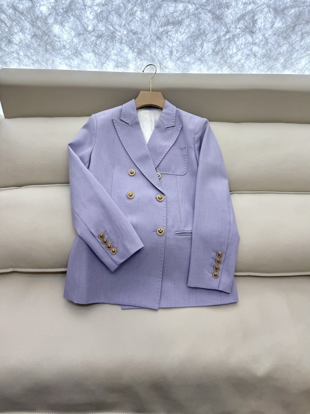 TF060#新款套装。
Max mara 60%醋酸 30% 羊毛 长袖西装外套➕短裤套装 
紫色 黄色