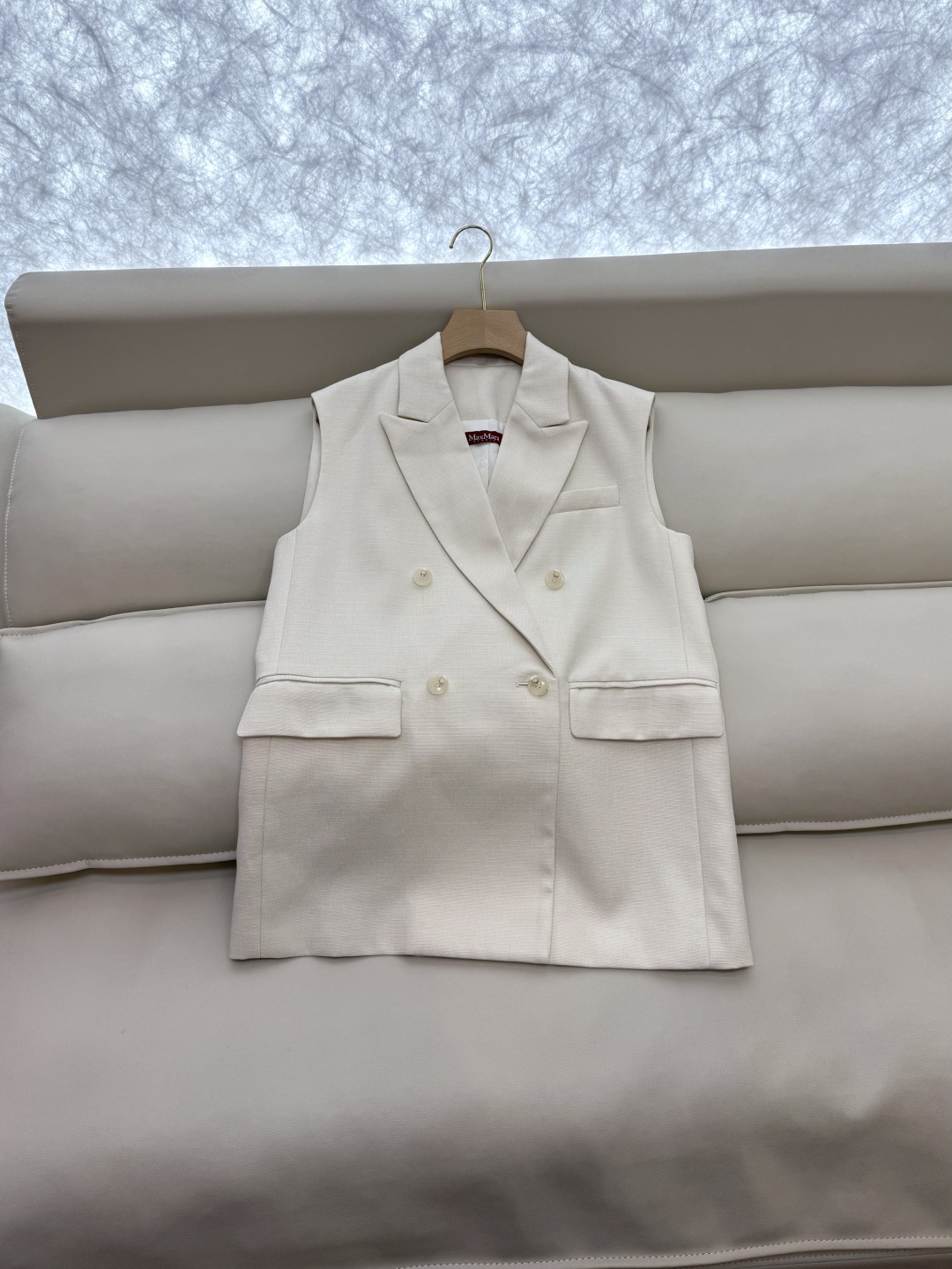 TF072#新款套装。
Max mara 68%亚麻 32%真丝 无袖马甲外套 ➕长裤 套装 焦糖色 米