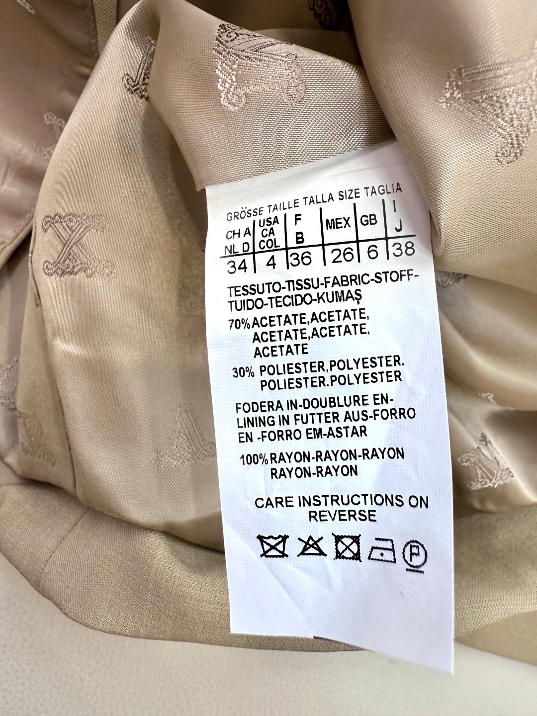 TF067#新款套装。
Max mara 70%醋酸 30% 羊毛 长袖西装外套 ➕长裤 套装 米白色 
