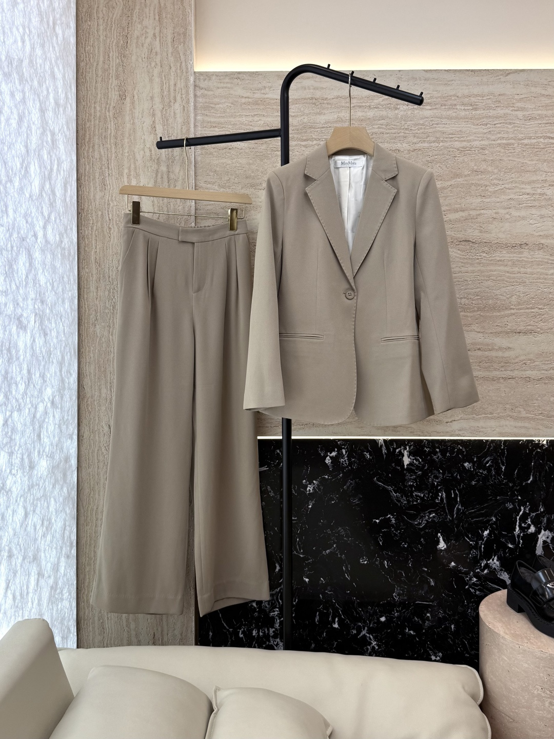 NO:777885,TF064 is the highest version on the market. The girl inspects the goods, trims the three marks on the threads, and delivers the goods. You can send pictures and take videos. If you want quality and service, please add me on WeChat. We will not accept urgent orders. New suit P Max mara 30 acetic acid long-sleeved suit jacket trousers suit sand color 36/38/40/42, Max Mara-clothing, tom ford, jackets & coats, business suit,19860909TF064市面最高版本小妹验货、修剪线头上三标、发货可发图及拍视频,要品质要服务的加我微信,不接急单.新款套装P Max mara 30醋酸 长袖西装外套 长裤 套装 沙色 36/38/40/42,麦丝玛拉-服装,tom ford,jackets & coats,business suit,,Women's clothing