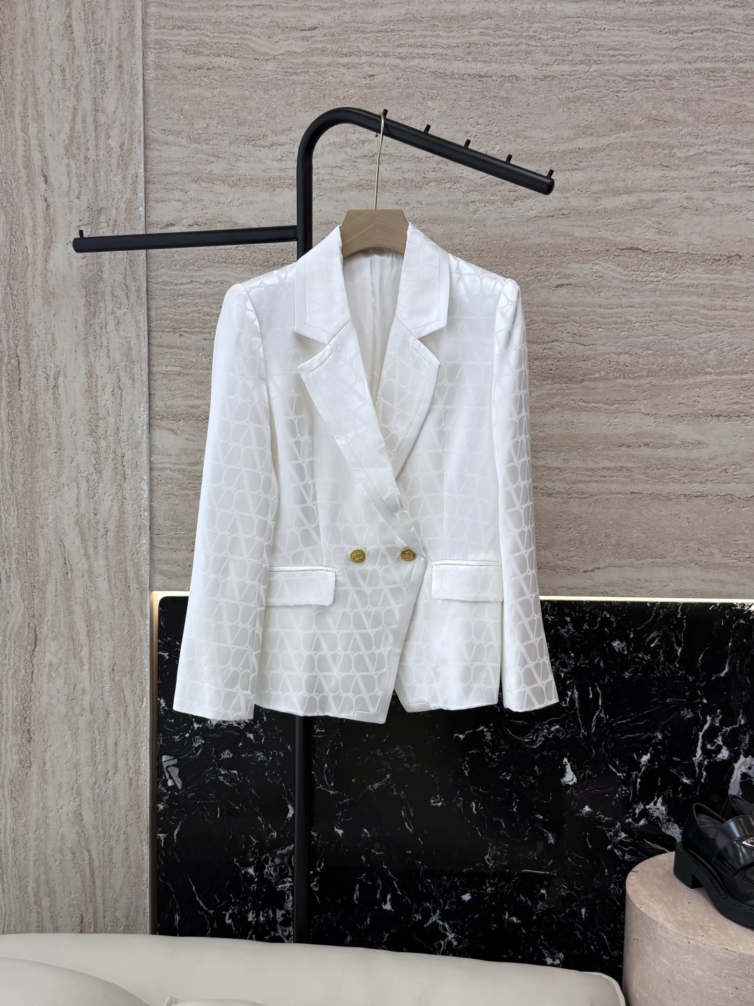 NO:437333,XZ0108# new jacket Valentino acetic acid letter jacquard long-sleeved jacket Black White SMLXL, valentino, jackets & coats,alexander wang19860909XZ0108#新款外套 Valentino 醋酸 字母提花 长袖外套 黑色 白色SMLXL,,valentino,jackets & coats,alexander wang,Women's clothing