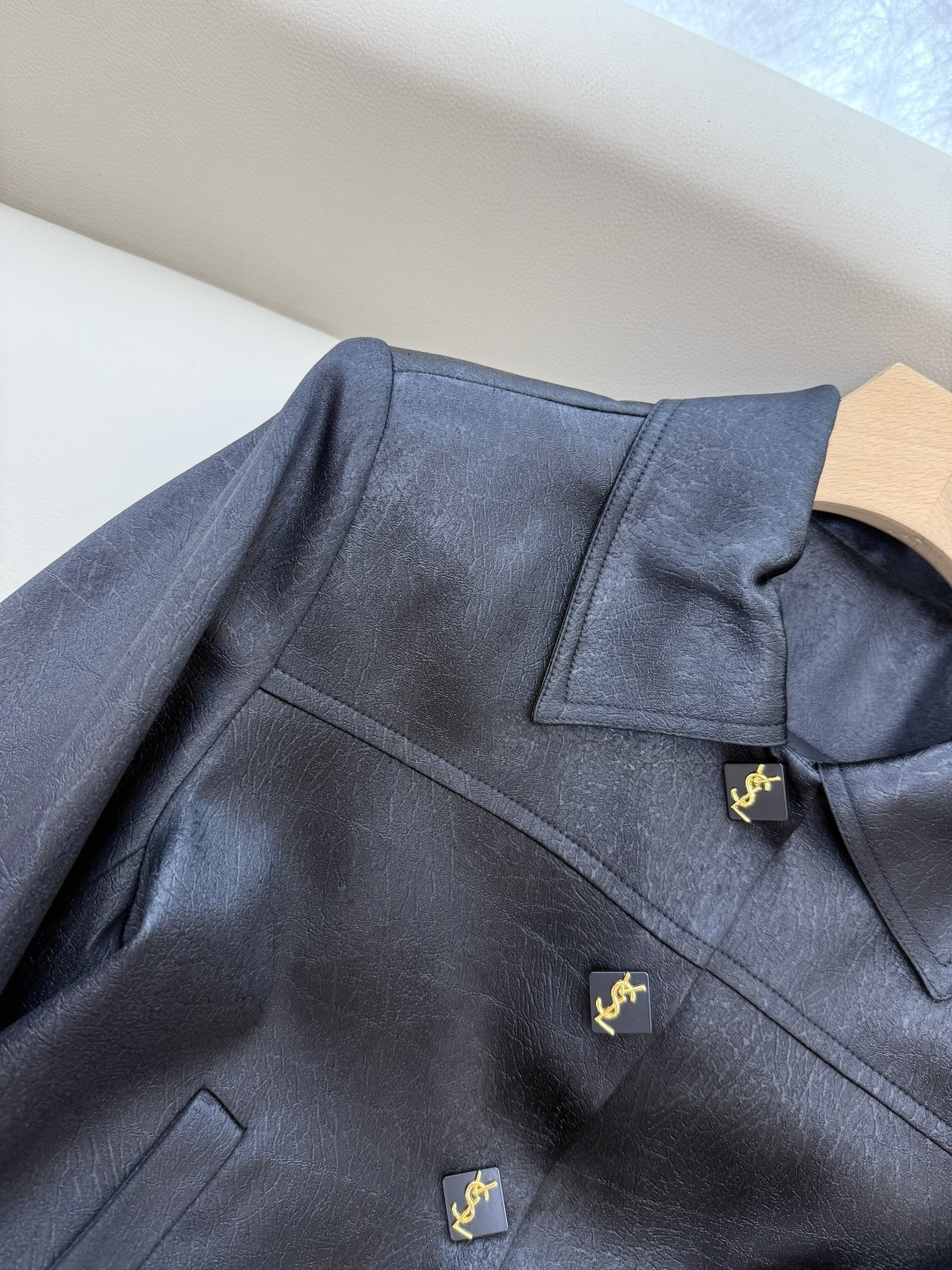 XZ0107#新款外套🌾YSL 100% 醋酸 提花 长袖外套 黑色 白色SMLXL