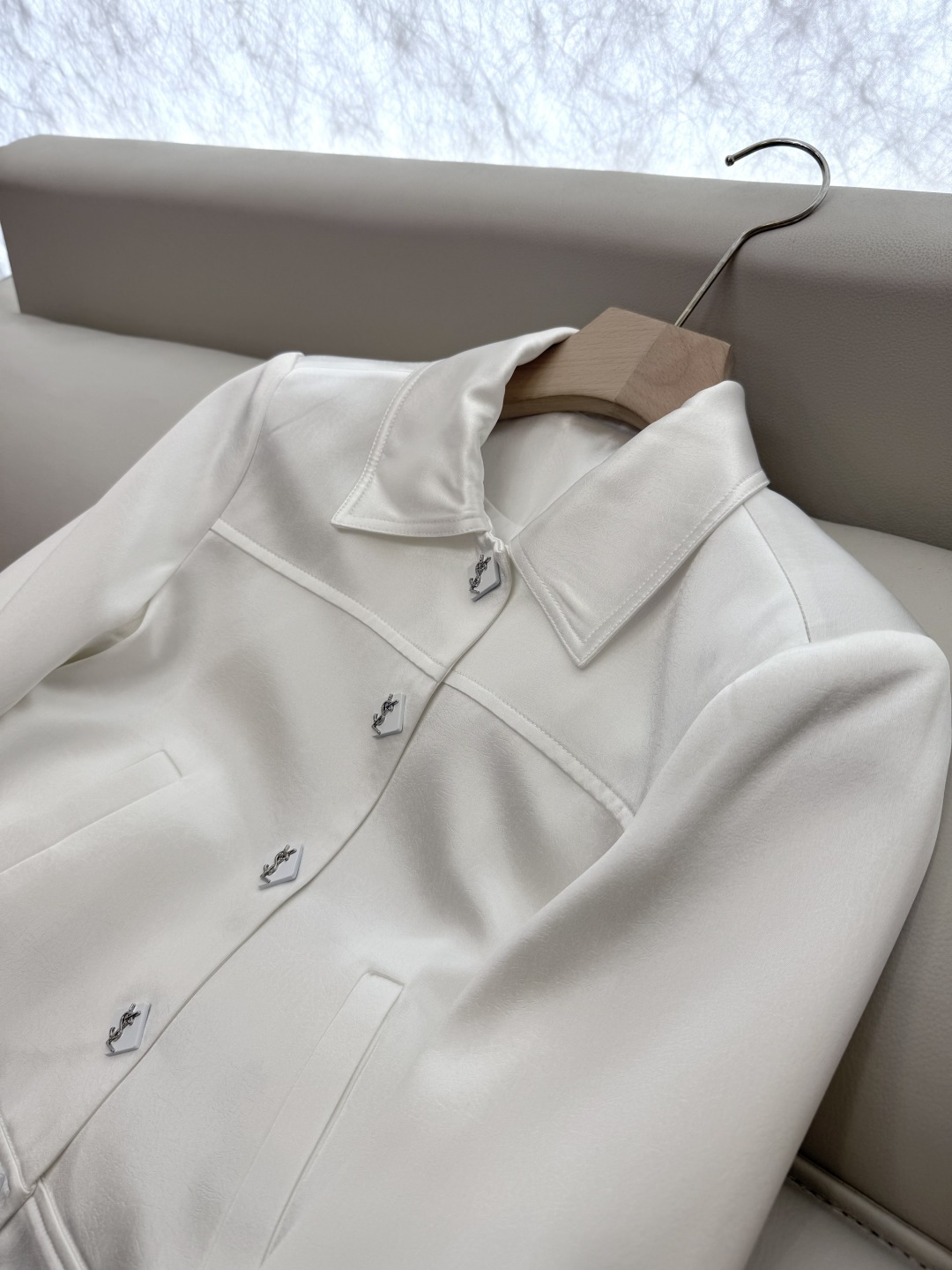 XZ0107#新款外套🌾YSL 100% 醋酸 提花 长袖外套 黑色 白色SMLXL