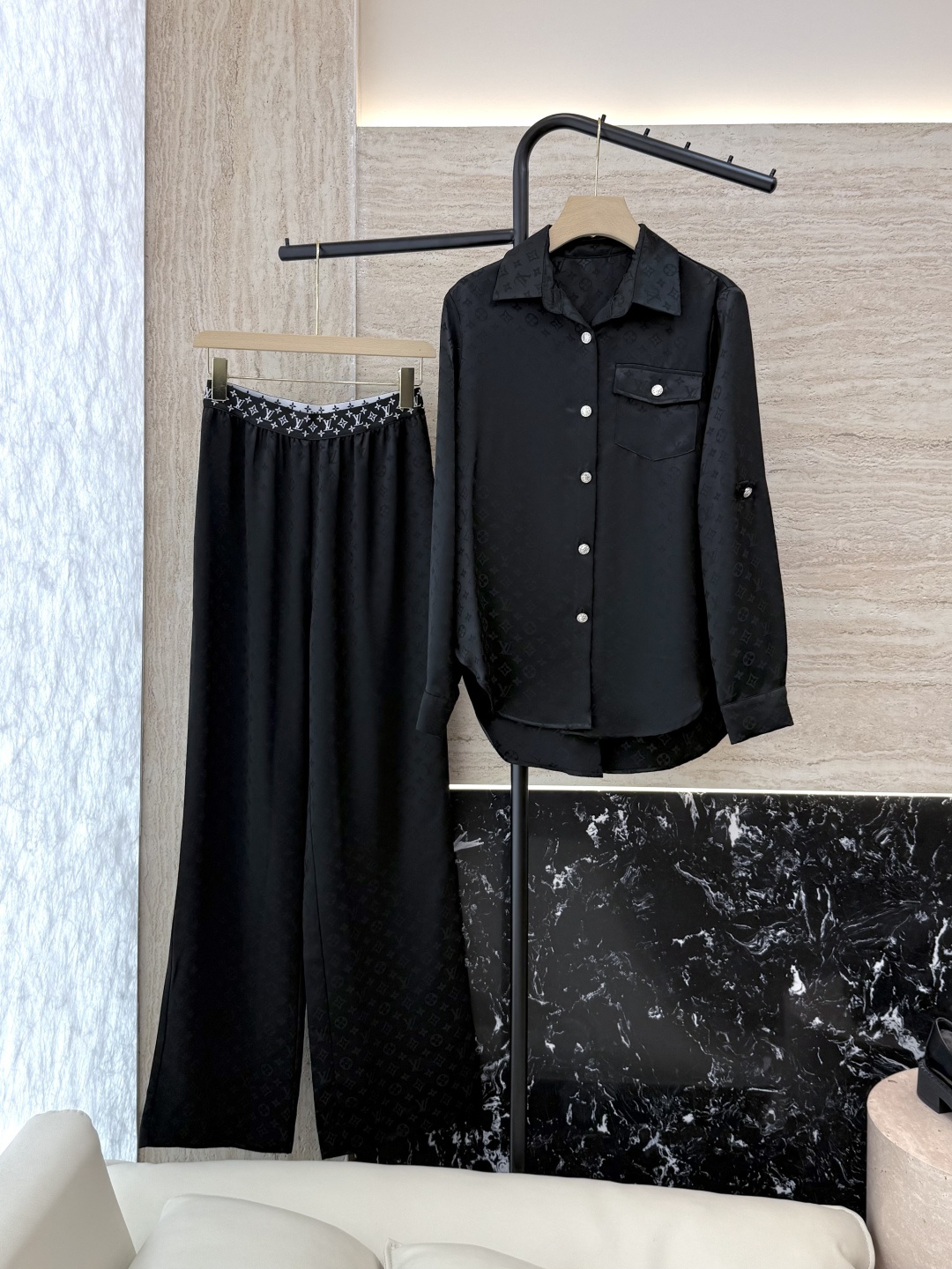 NO:437351,XZ0112# new suit LV acetic acid letter jacquard long sleeve shirt trousers suit black white SMLXL,,louis vuitton,shirts,alexander wang19860909XZ0112#新款套装 LV 醋酸 字母提花 长袖衬衫长裤 套装 黑色 白色 SMLXL,,louis vuitton,shirts,alexander wang,Women's clothing