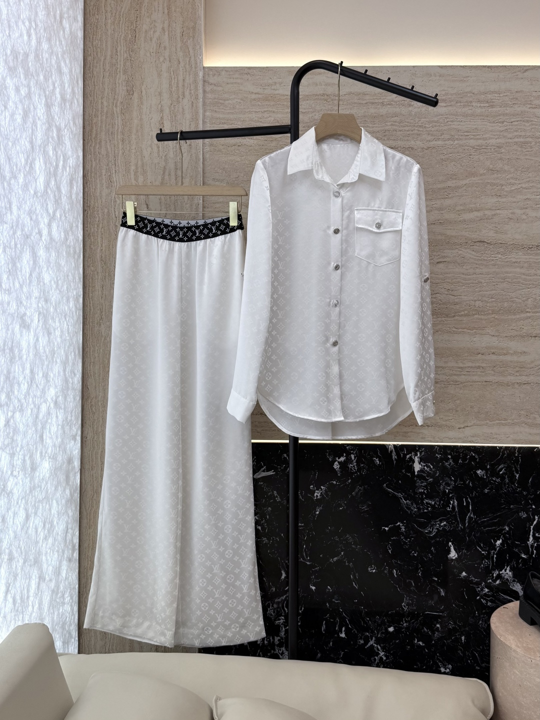 NO:437361,XZ0112# new suit LV acetic acid letter jacquard long sleeve shirt trousers suit black white SMLXL,,louis vuitton,shirts,alexander wang19860909XZ0112#新款套装 LV 醋酸 字母提花 长袖衬衫长裤 套装 黑色 白色 SMLXL,,louis vuitton,shirts,alexander wang,Women's clothing