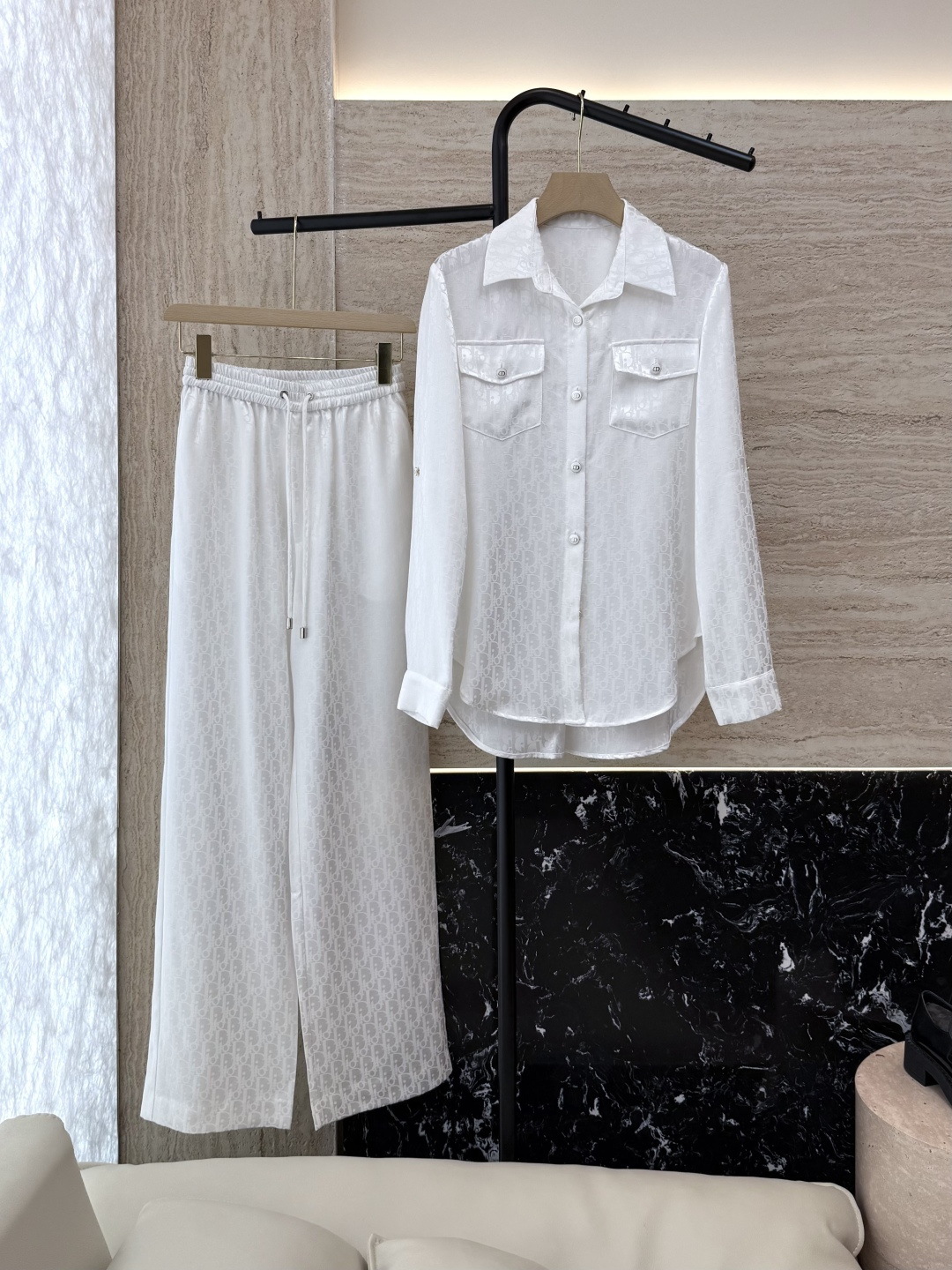 NO:437365,XZ0113# new suit Dior acetic acid letter jacquard long sleeve shirt trousers set black white SMLXL,,dior,shirts,alexander wang19860909XZ0113#新款套装 Dior 醋酸 字母提花 长袖衬衫长裤 套装 黑色 白色 SMLXL,,dior,shirts,alexander wang,Women's clothing