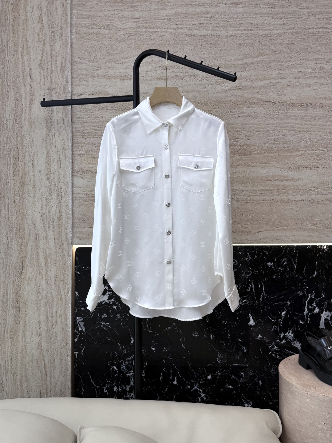 NO:437382,XZ0115# new shirt Xiaoxiang Jacquard letters Long-sleeved shirt White Black SMLXL,,shirts,alexander wang19860909XZ0115#新款衬衫 小香 醋酸提花字母 长袖衬衫 白色 黑色 SMLXL,,shirts,alexander wang,Women's clothing