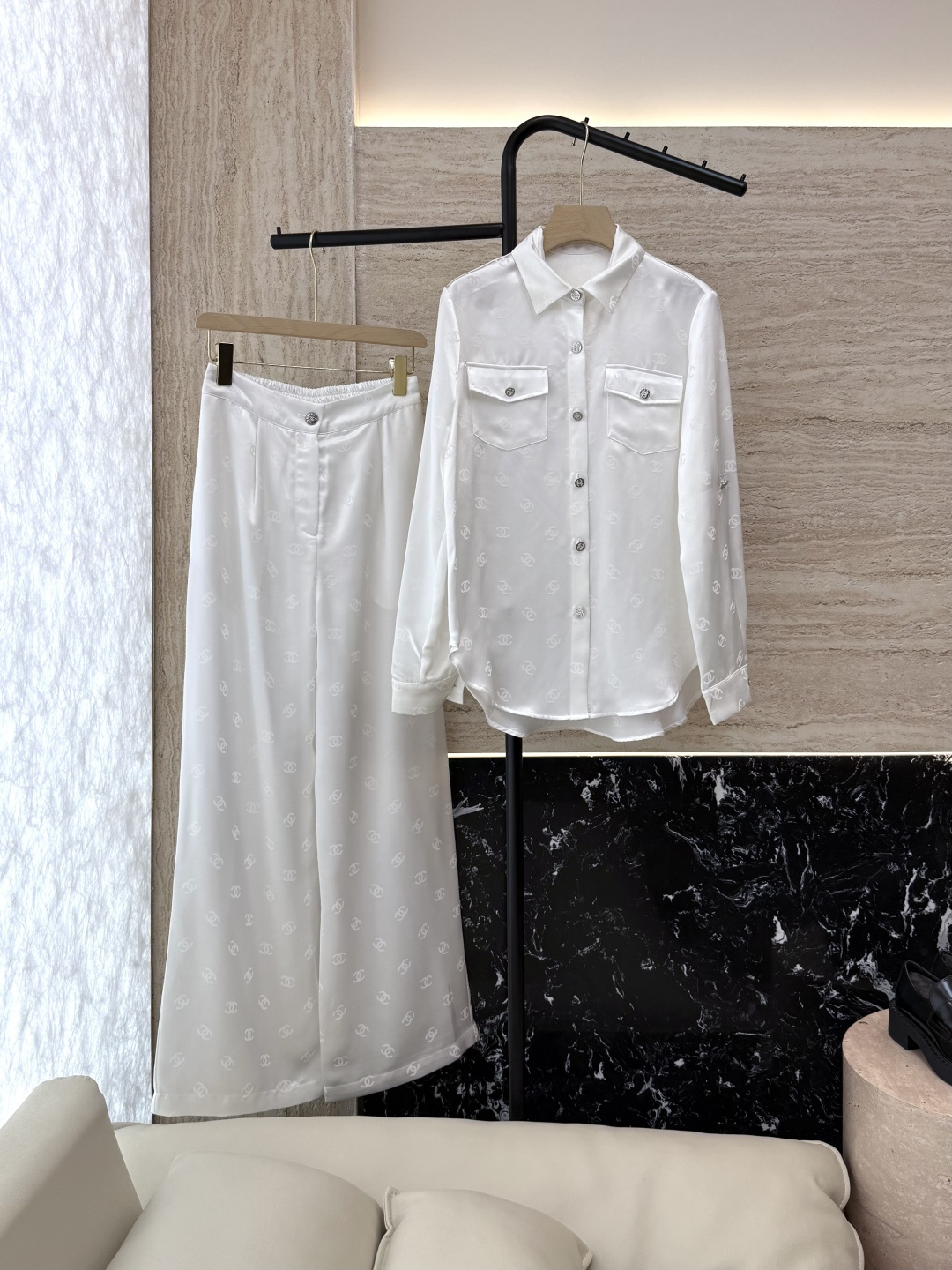 NO:437373,XZ0114# new set, small balsamic acid, double C letter jacquard, long sleeve shirt and trousers, suit, black and white, SMLXL,,shirts,alexander wang19860909XZ0114#新款套装 小香醋酸 双C字母提花 长袖衬衫长裤 套装 黑色 白色 SMLXL,,shirts,alexander wang,Women's clothing