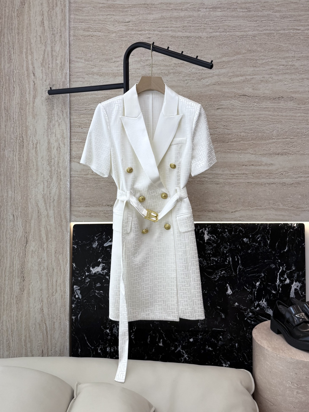 NO:437317,XZ099# new dress B Balmain Mai Gold round button Acetate jacquard Short-sleeved dress Black White SMLXL,,balmain,skirts,T-shirt,alexander wang19860909XZ099#新款连衣裙 B巴尔曼麦 金色圆扣 醋酸提花 短袖连衣裙 黑色 白色 SMLXL,,balmain,skirts,T-shirt,alexander wang,Women's clothing