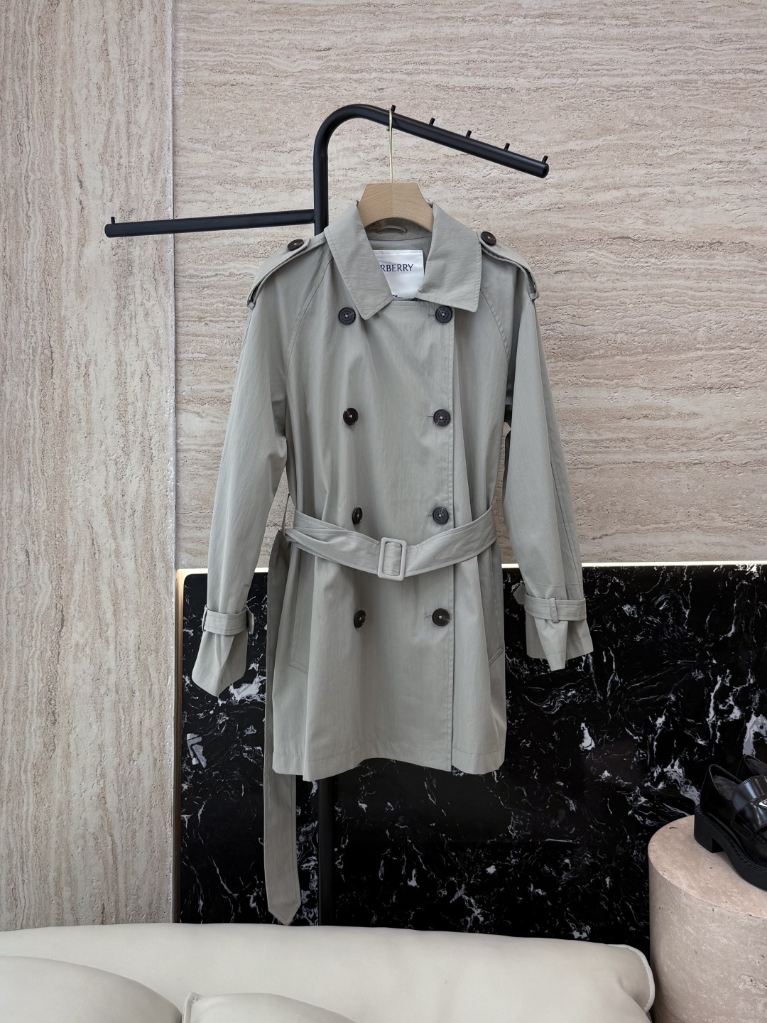 NO:944181,TF065# new style windbreaker Bur double-breasted mid-length windbreaker off-white haze gray SMLXL,,burberry,tom ford,19860909TF065#新款风衣 Bur 双排扣 中长款 风衣 米白色 雾霾灰 SMLXL,,burberry,tom ford,,Women's clothing