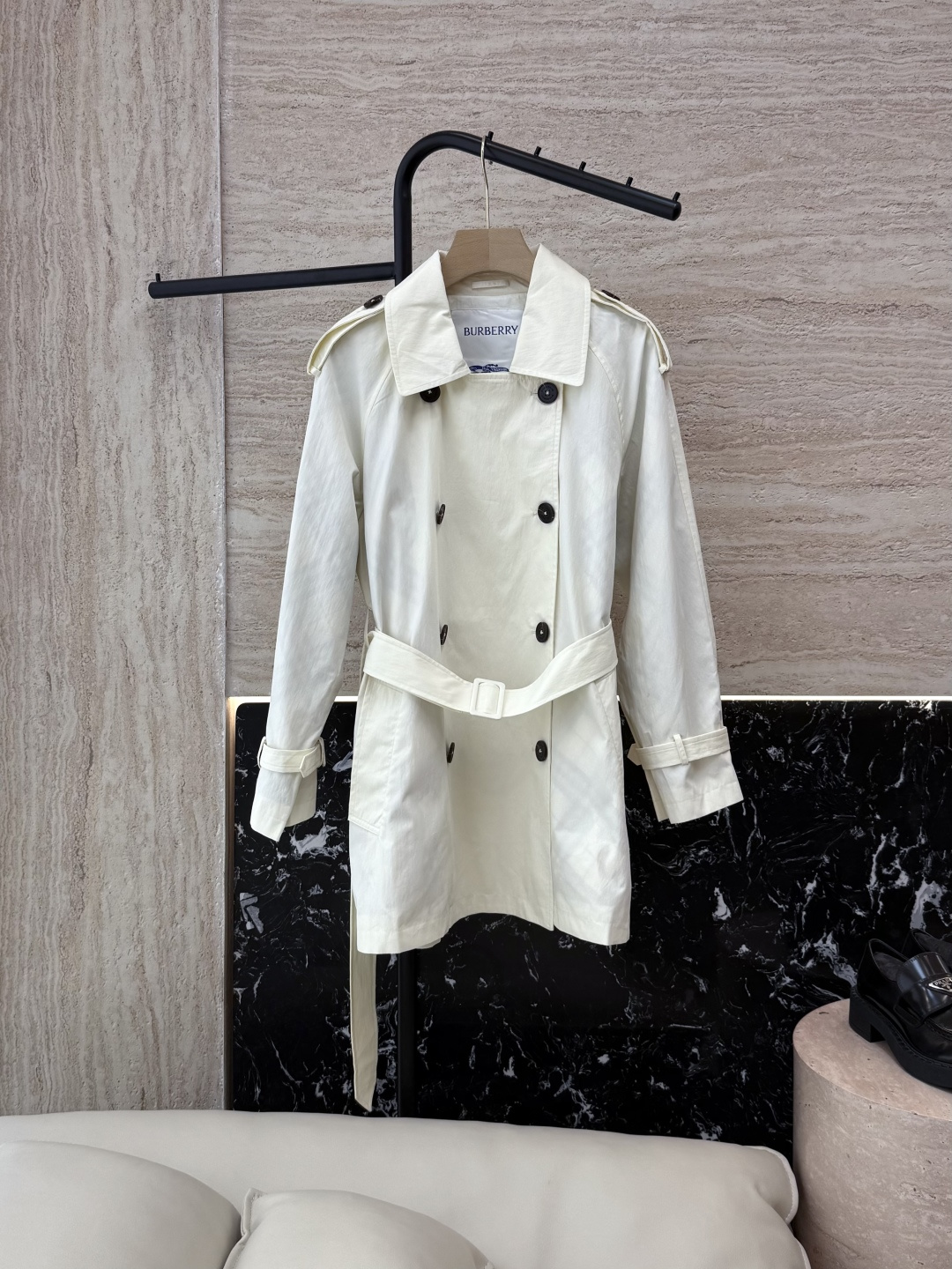 NO:442819,TF065# new windbreaker Bur double-breasted mid-length windbreaker off white haze grey SMLXL,,burberry,tom ford,alexander wang19860909TF065#新款风衣 Bur 双排扣 中长款 风衣 米白色 雾霾灰 SMLXL,,burberry,tom ford,alexander wang,Women's clothing