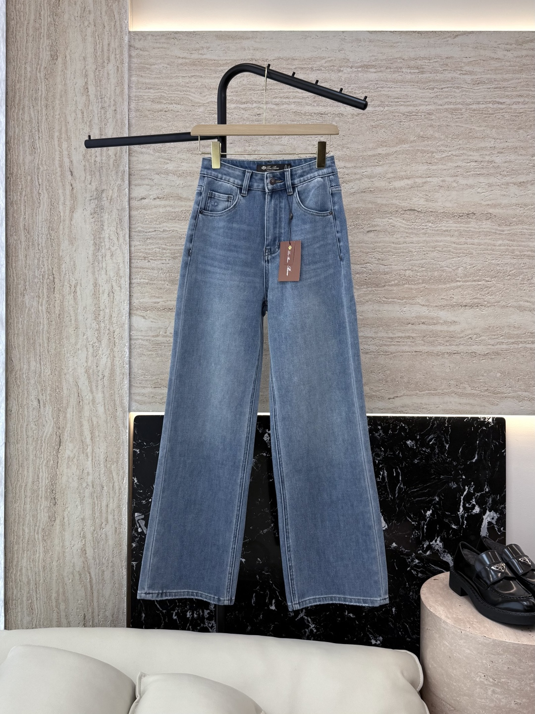 NO:443957,t290NZ006# new style jeans L leather logo straight jeans light blue 26/27/28/29,,loro piano,jeans,alexander wang19860909t290NZ006#新款牛仔裤 L 皮标 logo 直筒 牛仔裤 浅蓝色 26/27/28/29,,loro piana,jeans,alexander wang,Women's clothing