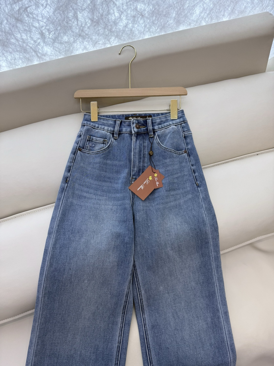 NZ006#新款牛仔裤⚠️。
Lp🆕 皮标 logo 直筒 牛仔裤 浅蓝色 26/27/28/29