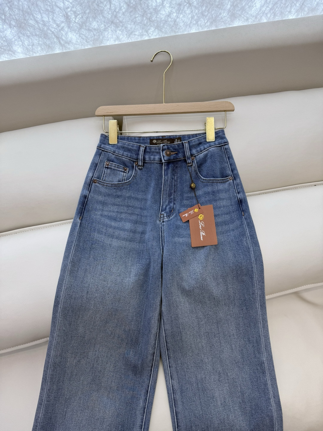 NZ005#新款牛仔裤⚠️。
Lp🆕 明线 绣花logo 直筒 牛仔裤 深蓝色 浅蓝色 26/27/28