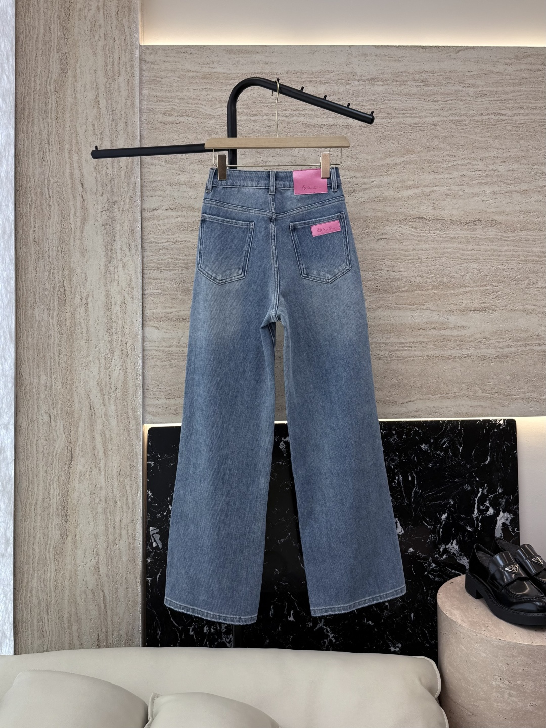 NZ006#新款牛仔裤⚠️。
Lp🆕 皮标 logo 直筒 牛仔裤 浅蓝色 26/27/28/29