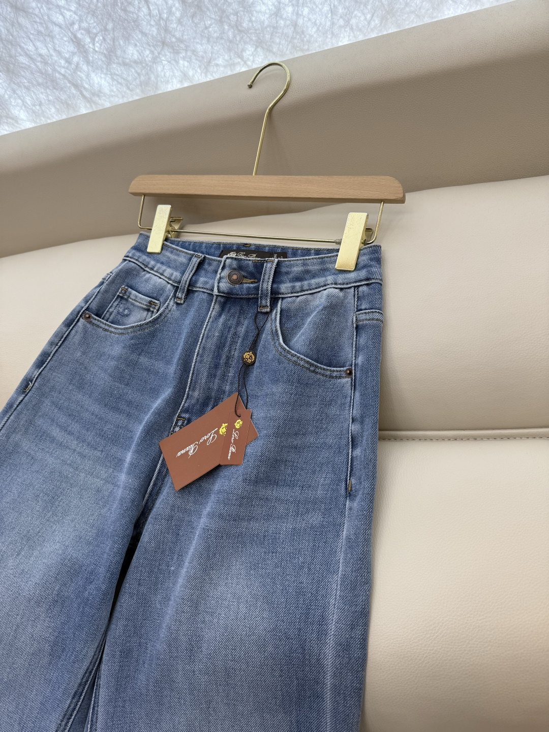 NZ006#新款牛仔裤⚠️。
Lp🆕 皮标 logo 直筒 牛仔裤 浅蓝色 26/27/28/29