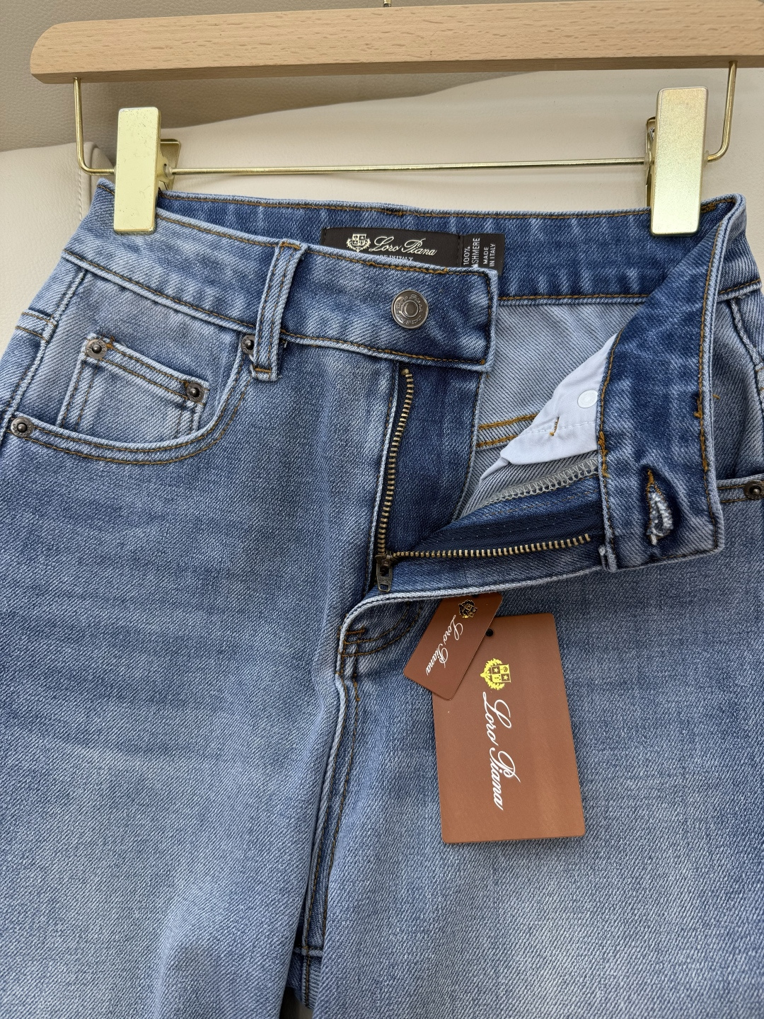 NZ004#新款牛仔裤⚠️。
Lp🆕 水洗 修身牛仔裤 浅蓝色 26/27/28/29